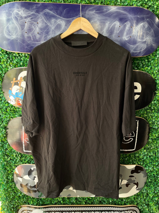 Essentials Tee Small Center Logo Black