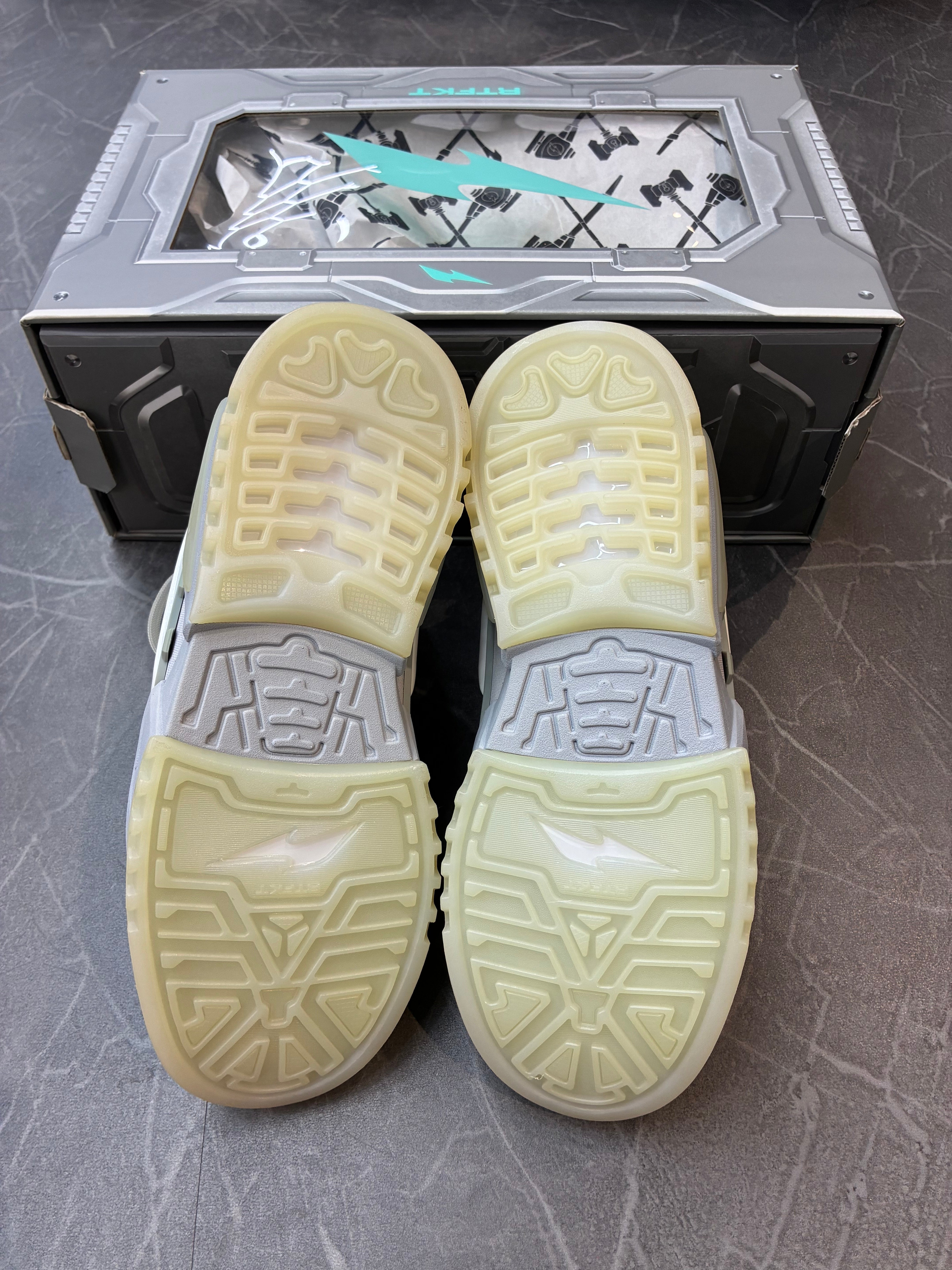 Nike Dunk Genesis Low “RTFKT Ghost”