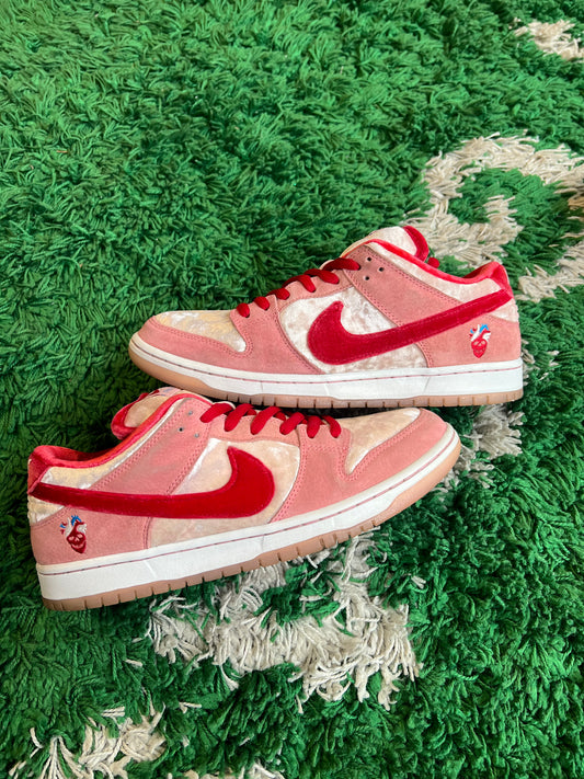 Nike Dunk Low SB “Strange Love”