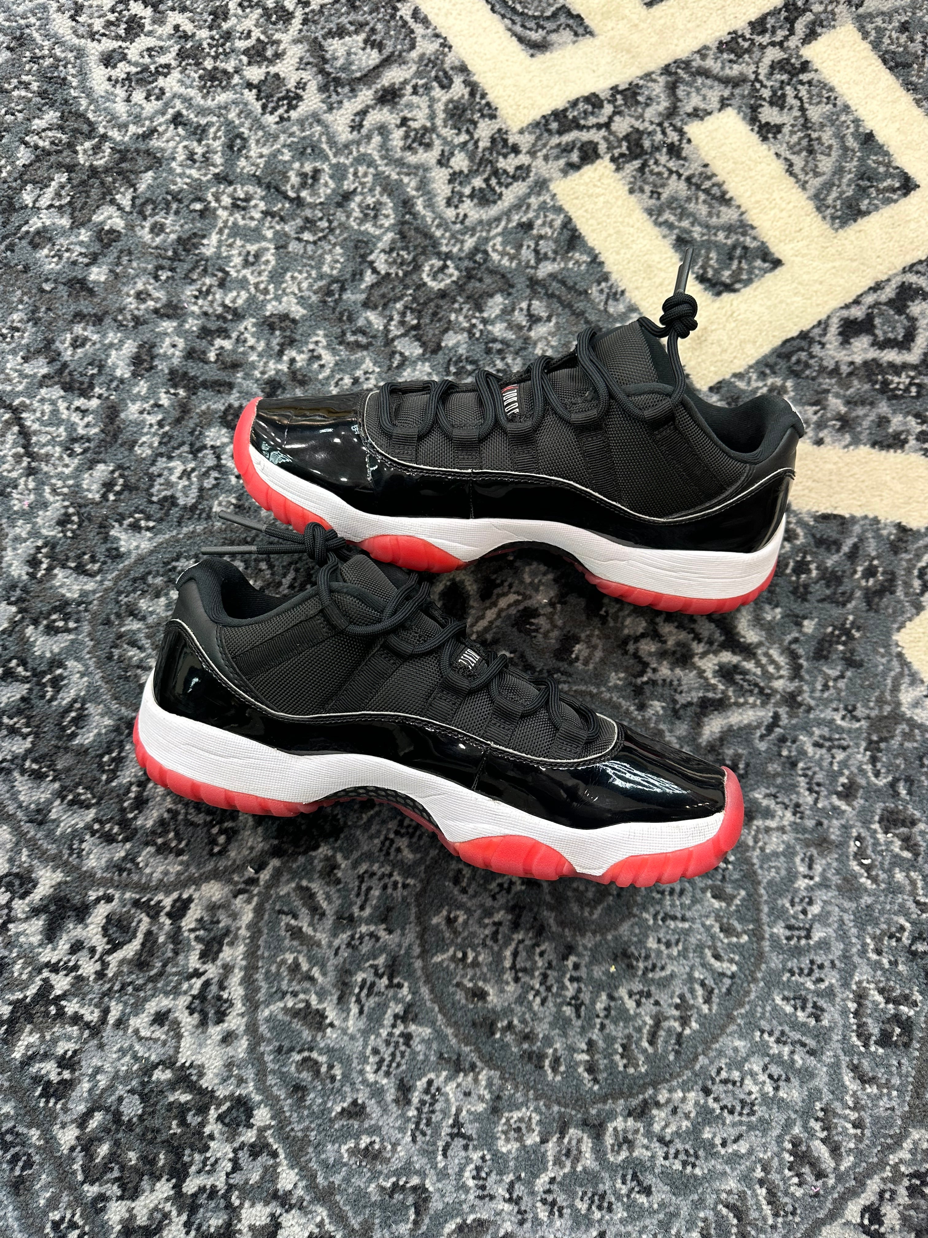 Jordan 11 Low “Bred”