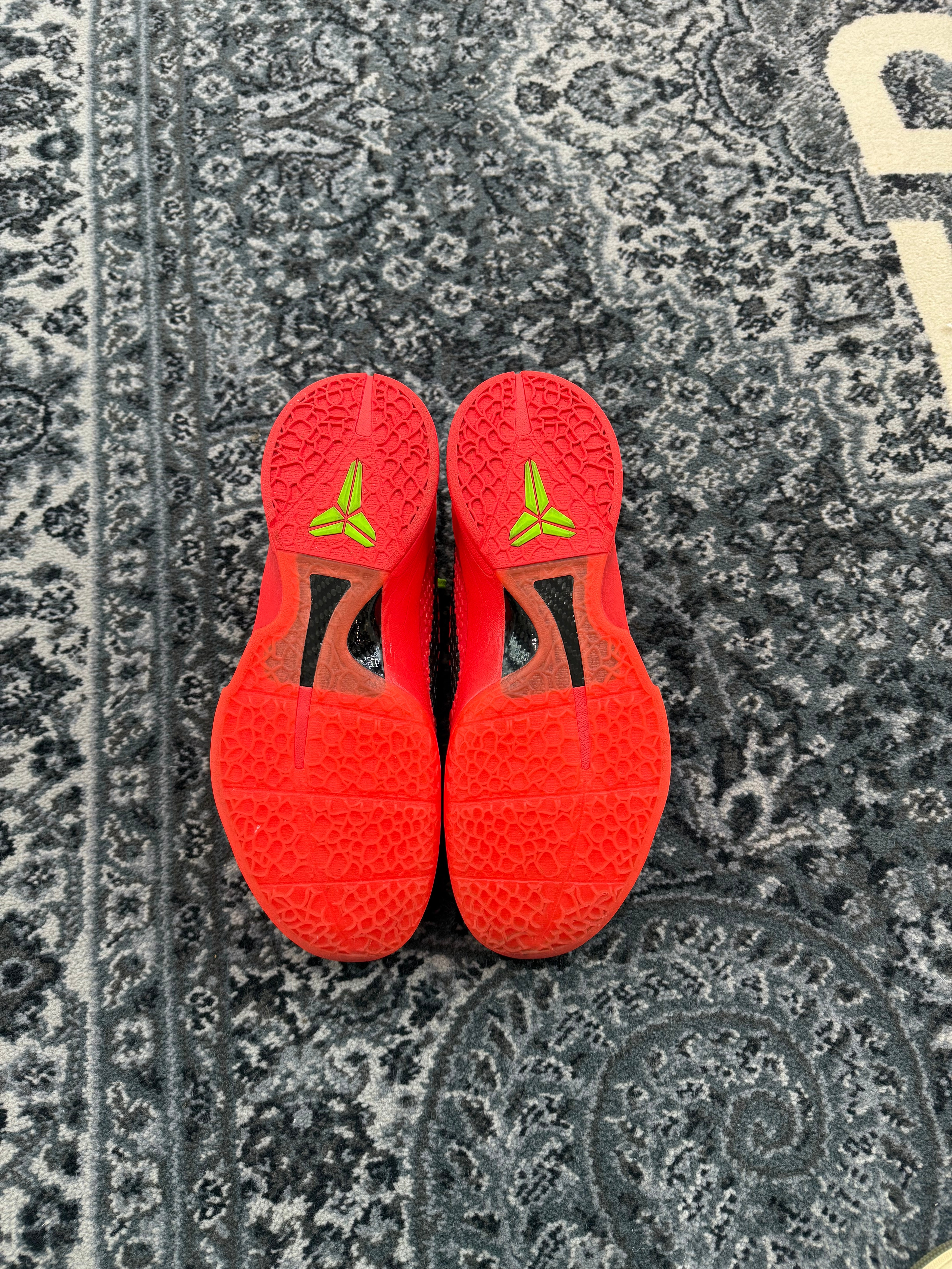 Kobe 6 Protro “Reverse Grinch”