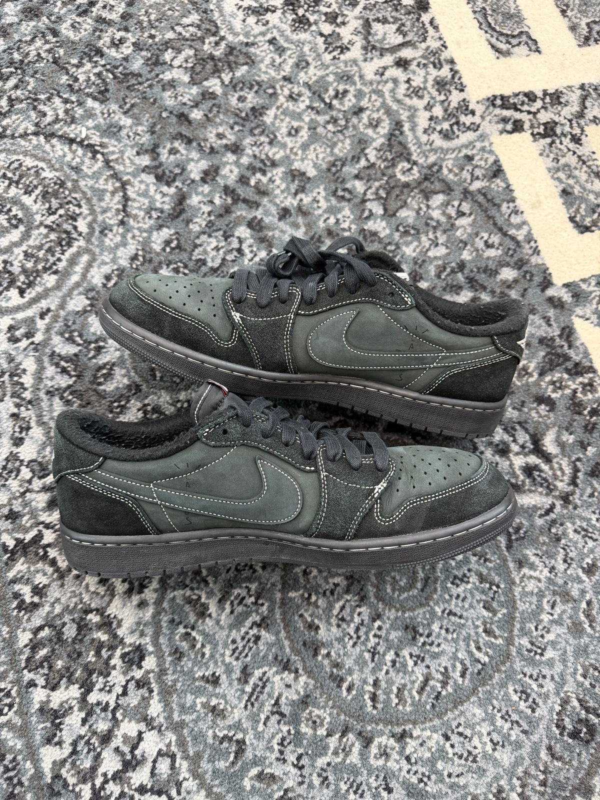 Jordan 1 Low Travis Scott “Phantom”