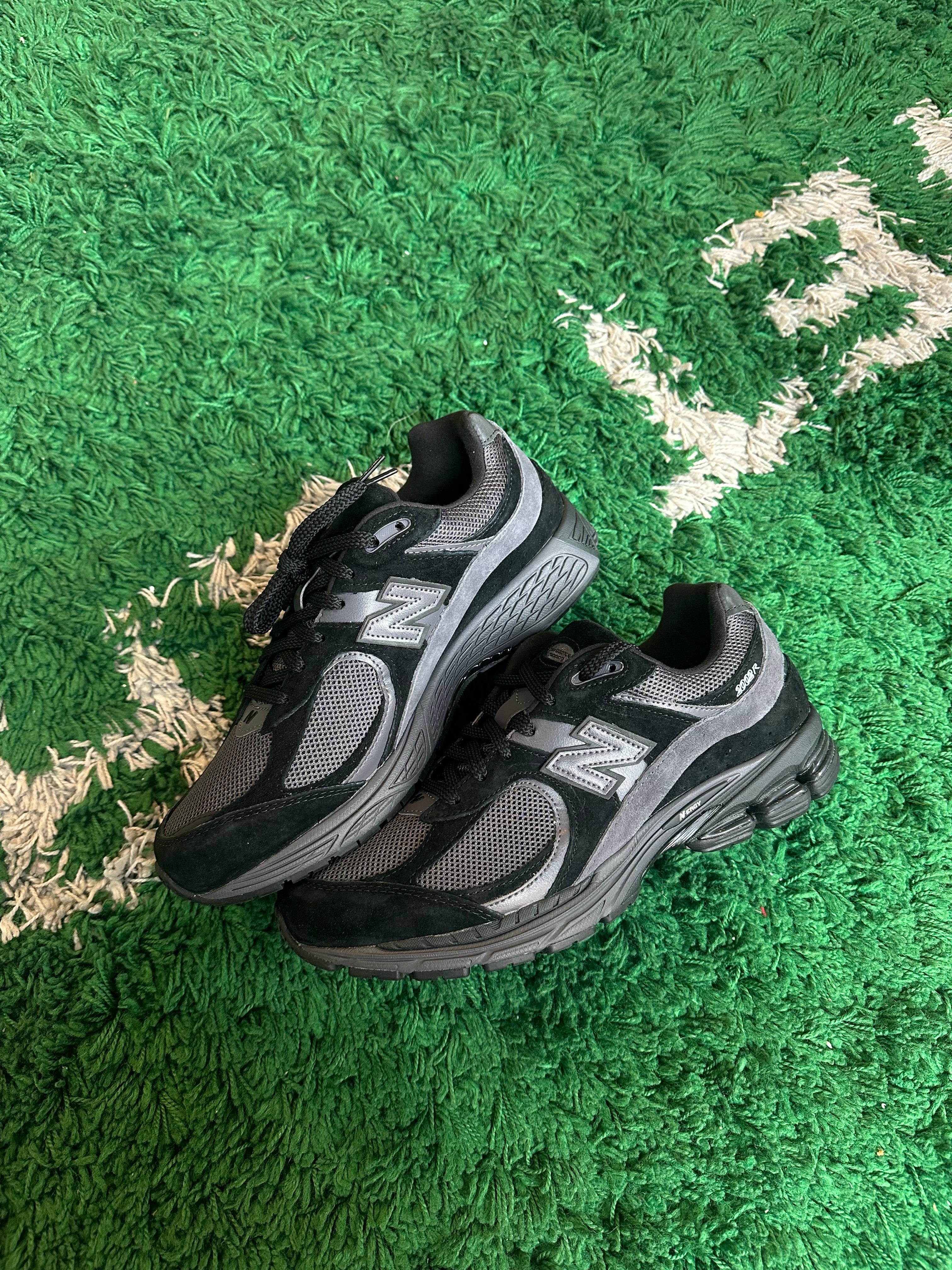 New Balance 2002R “Black Dark Grey”