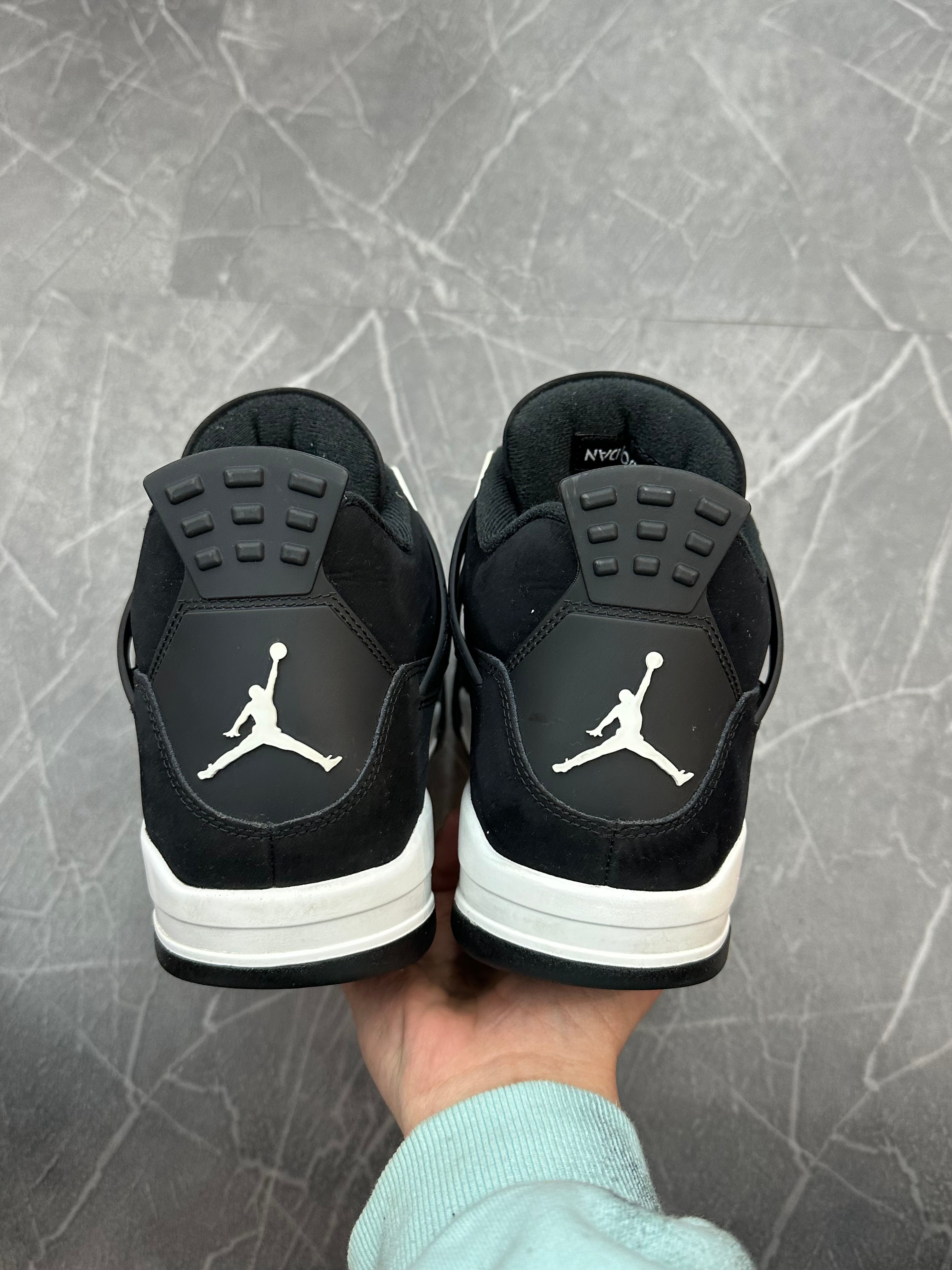 Jordan 4 “White Thunder”