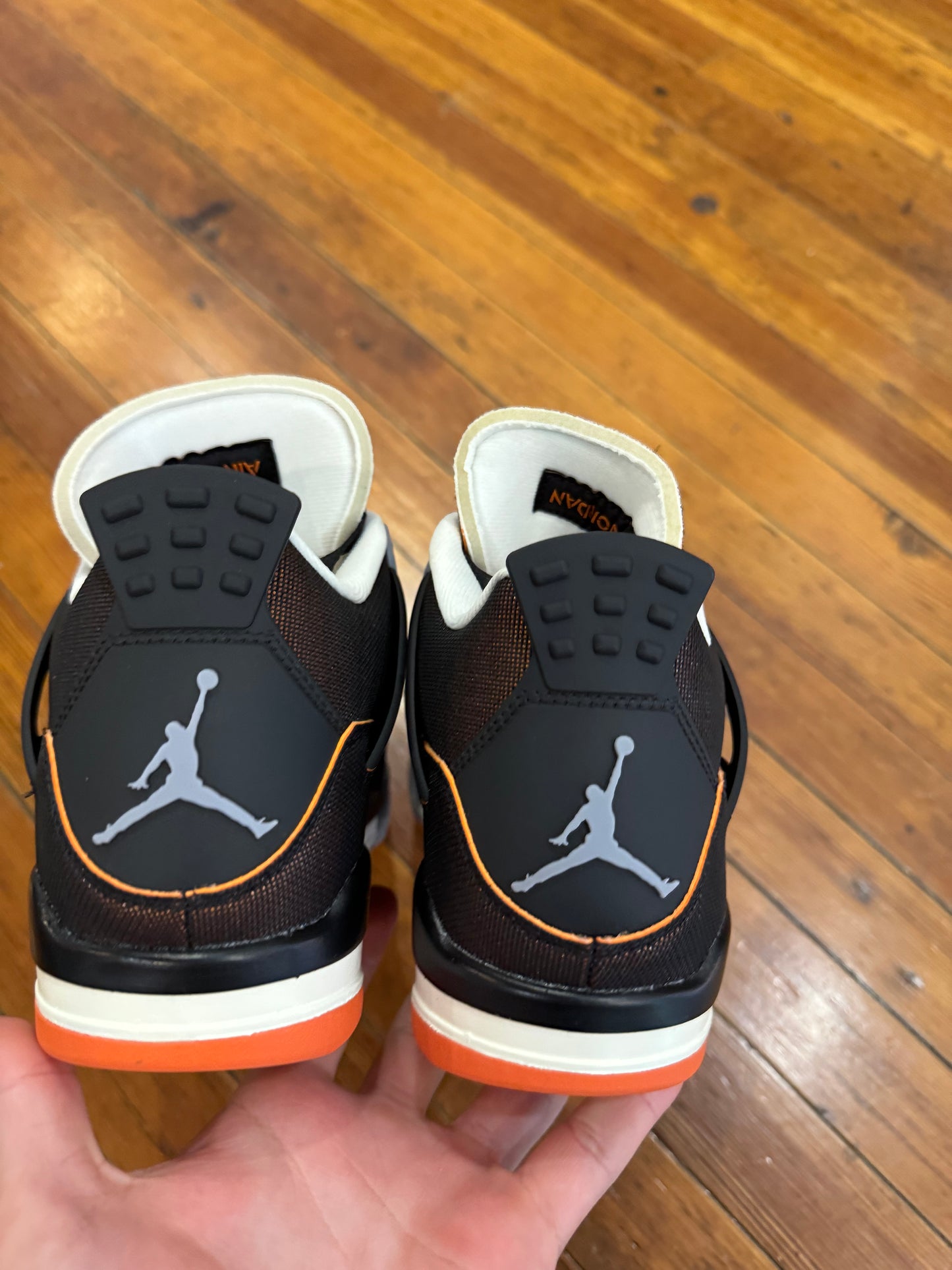 Jordan 4 “Starfish”