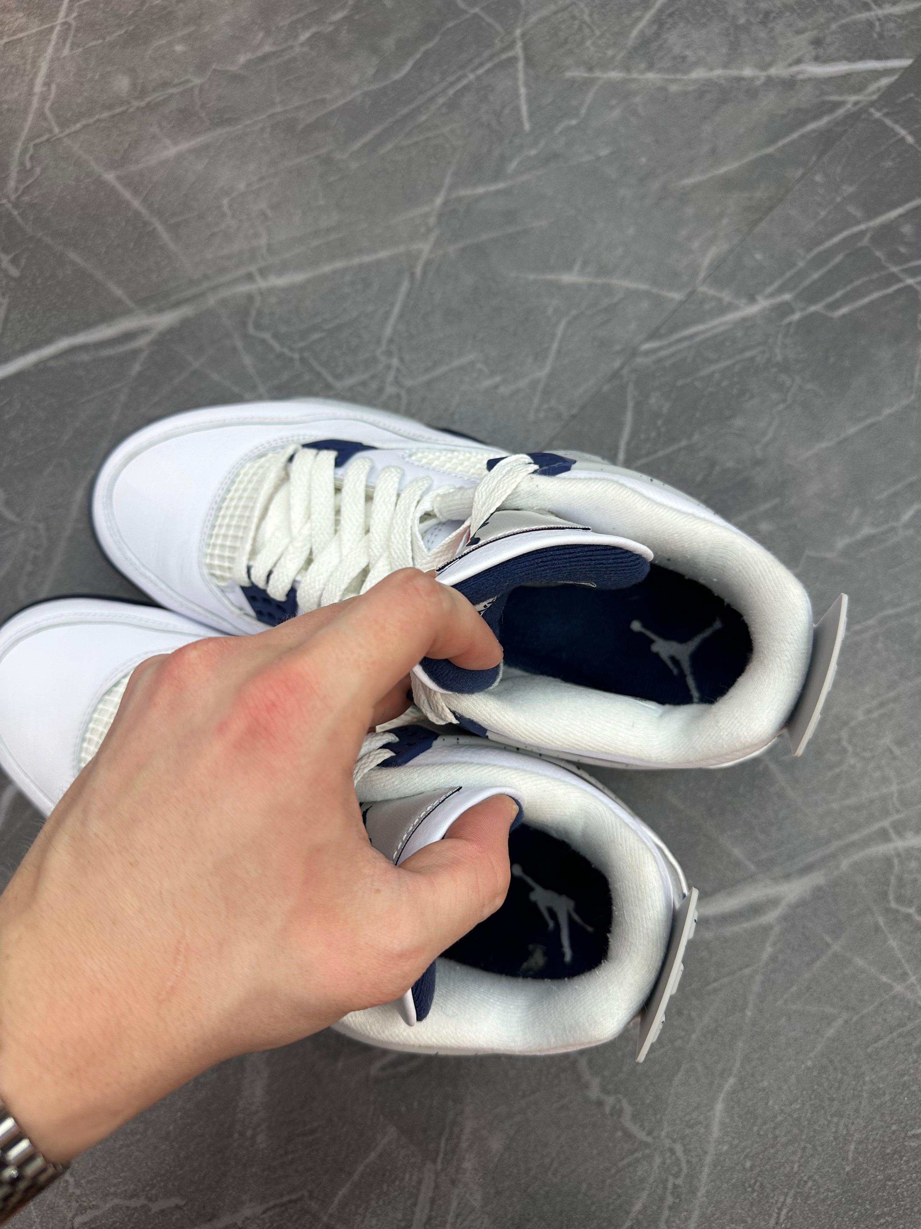 Jordan 4 “Midnight Navy”