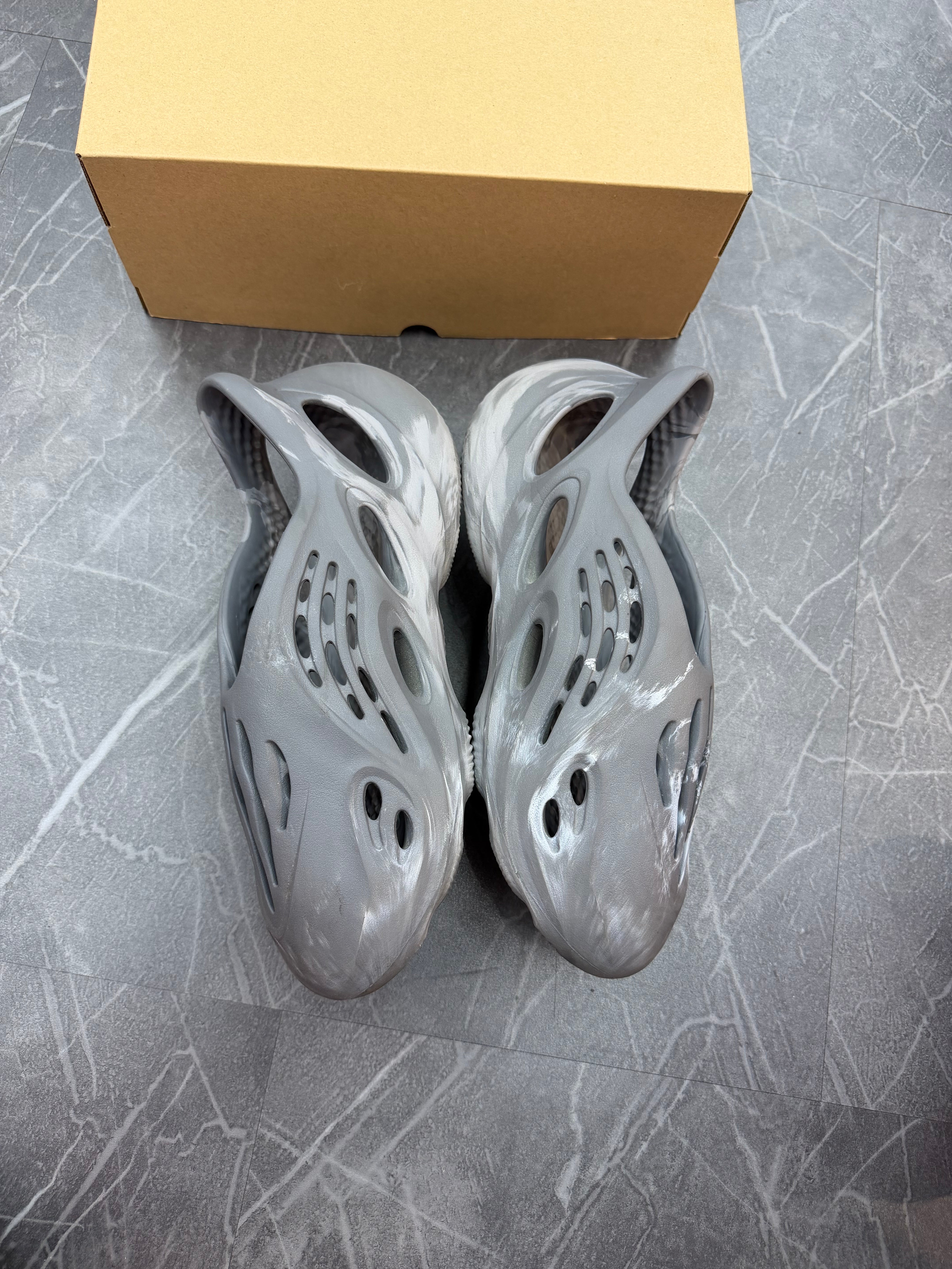 Yeezy Foam Runner “MX Granite”