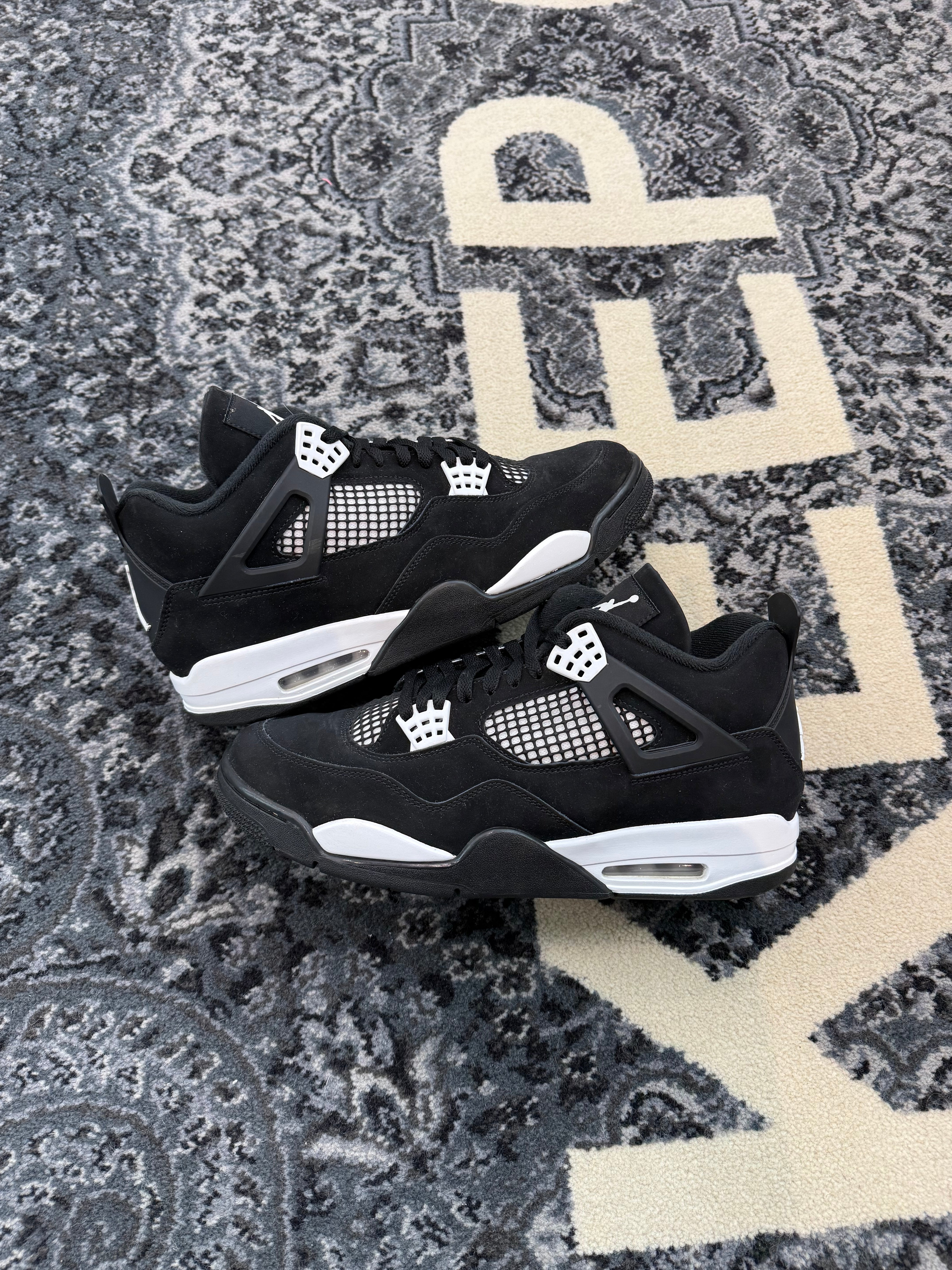 Jordan 4 “White Thunder”