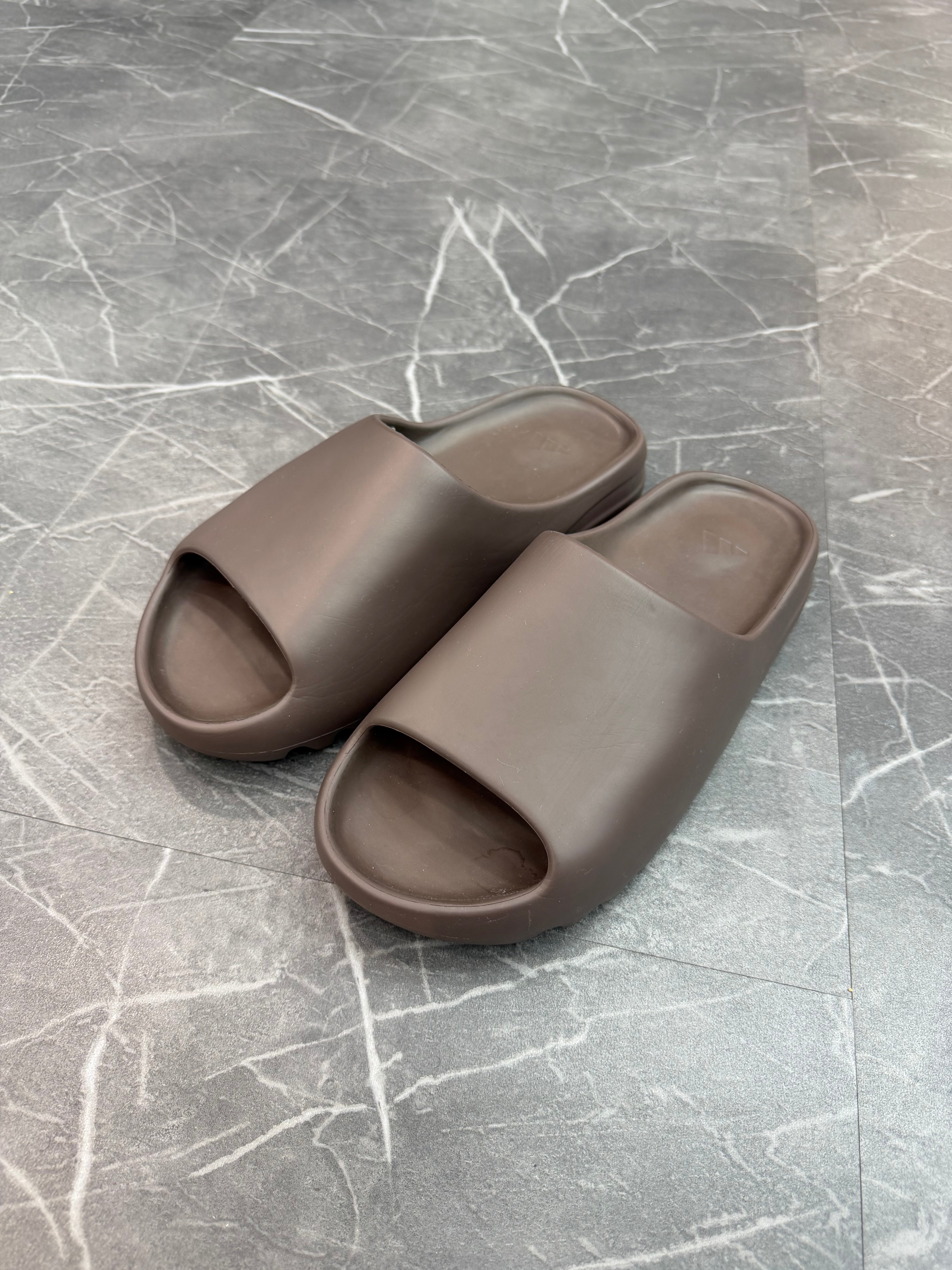 Yeezy Slide “Soot”