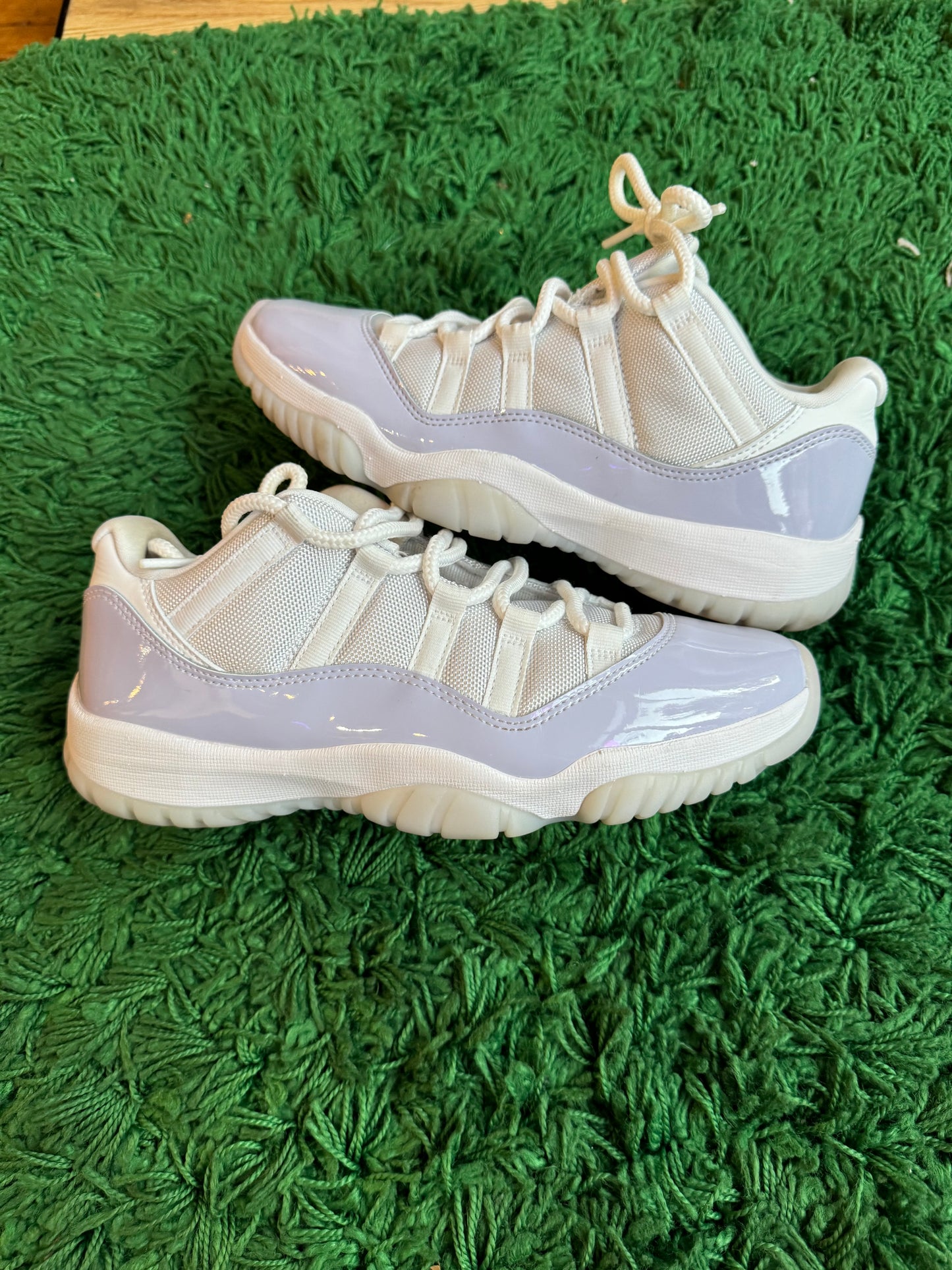 Jordan 11 Low Pure Violet