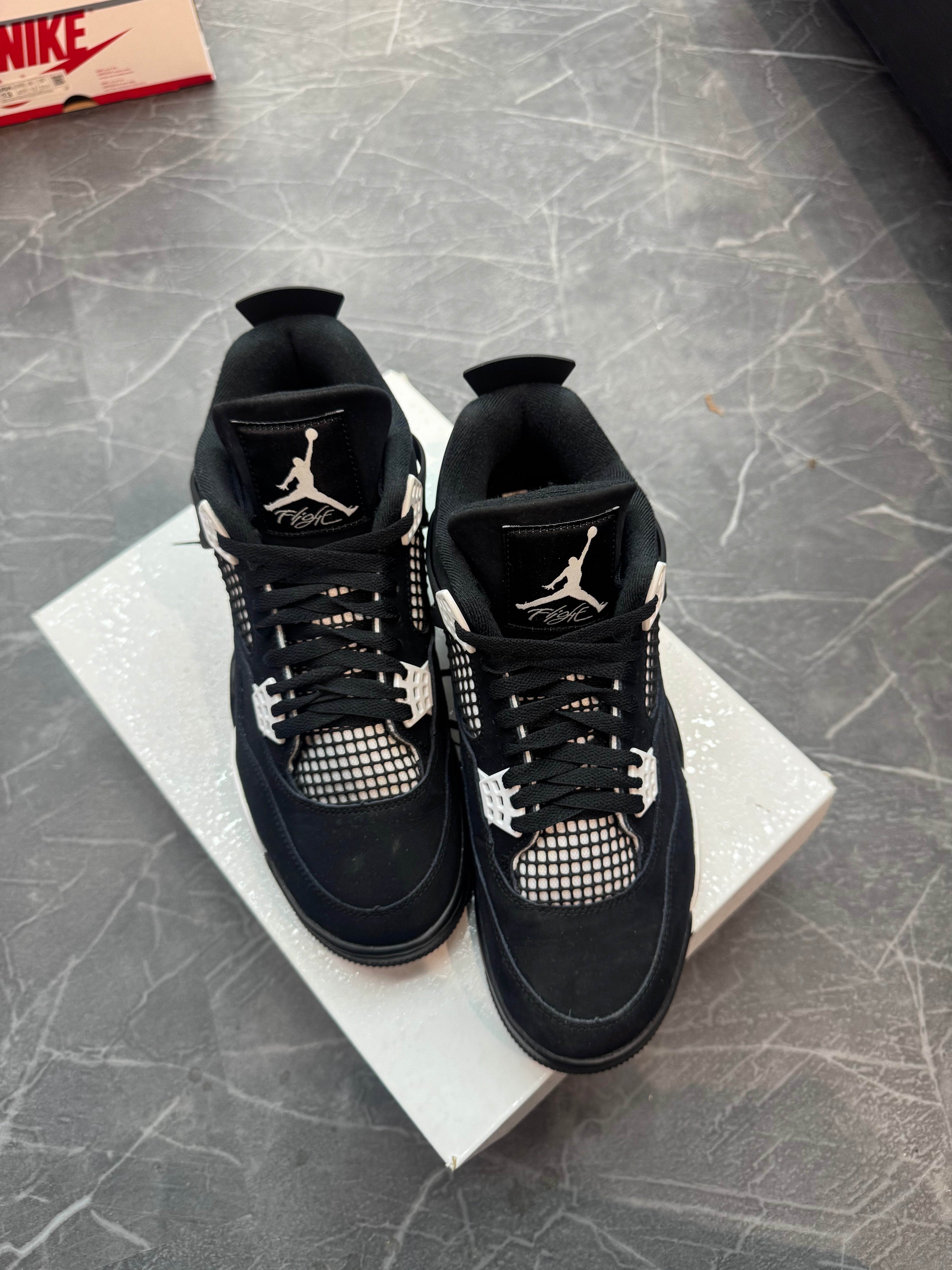 Jordan 4 “White Thunder”