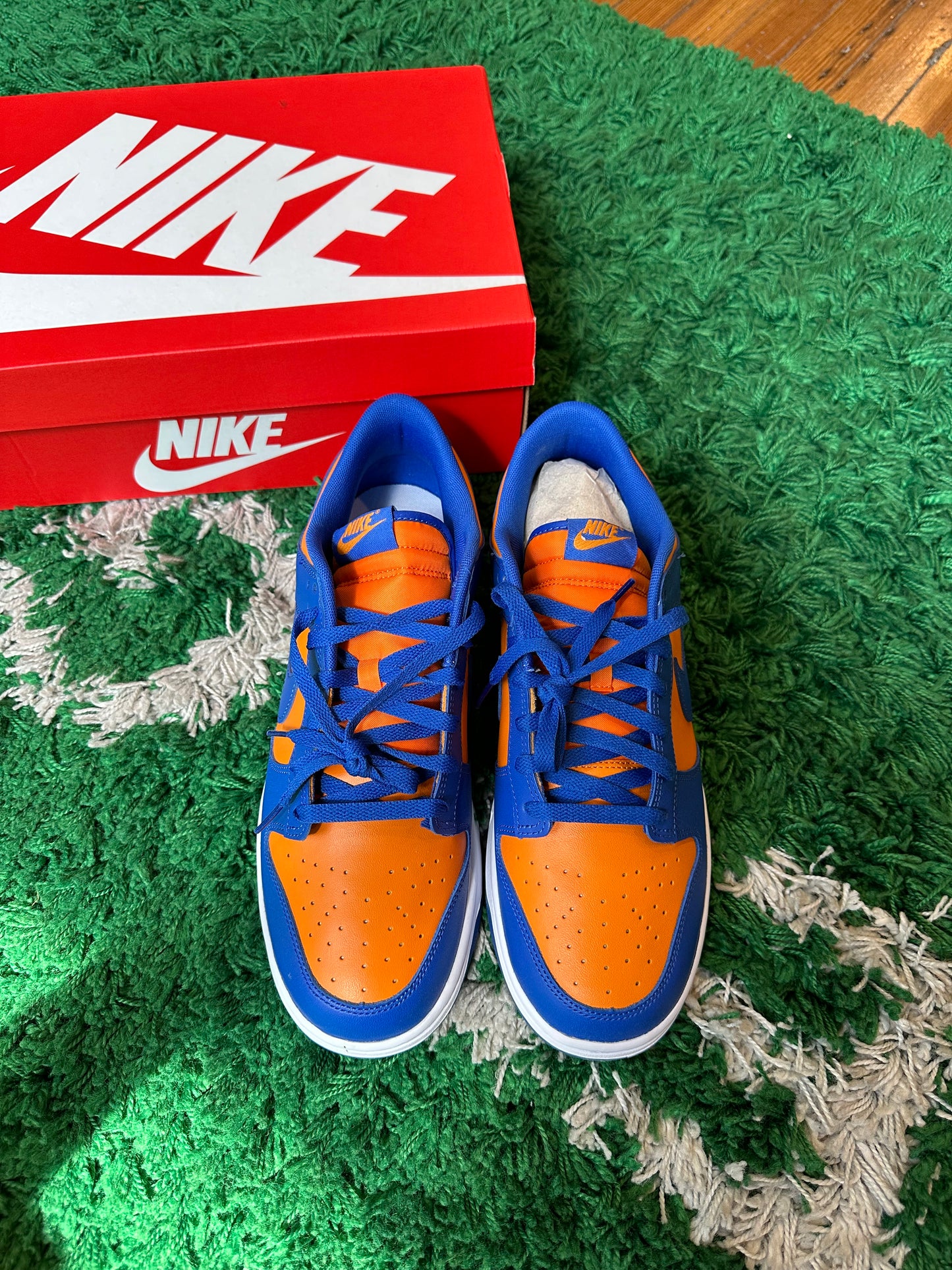 Nike Dunk Low “Knicks”