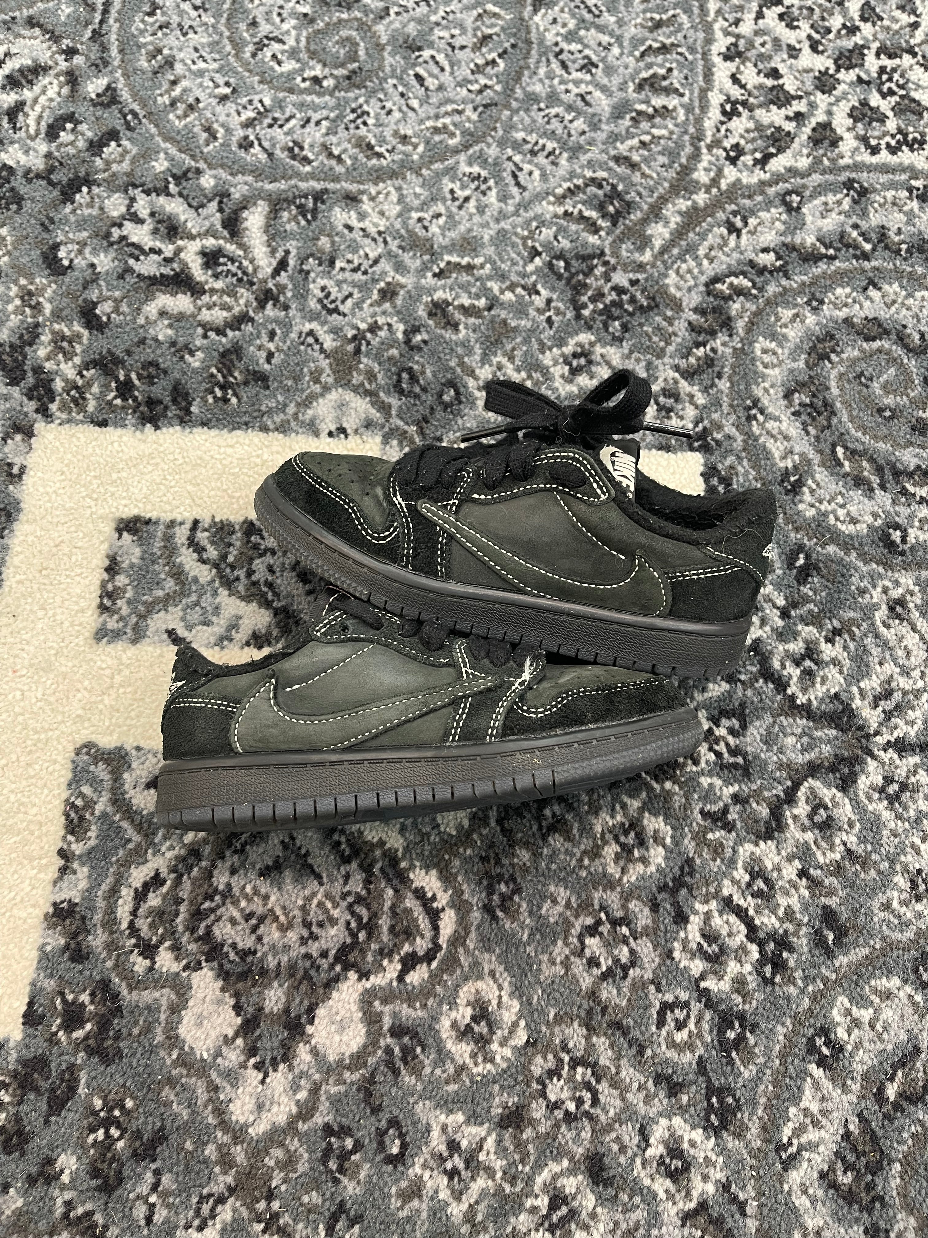 Jordan 1 Low Travis Scott “Phantom”