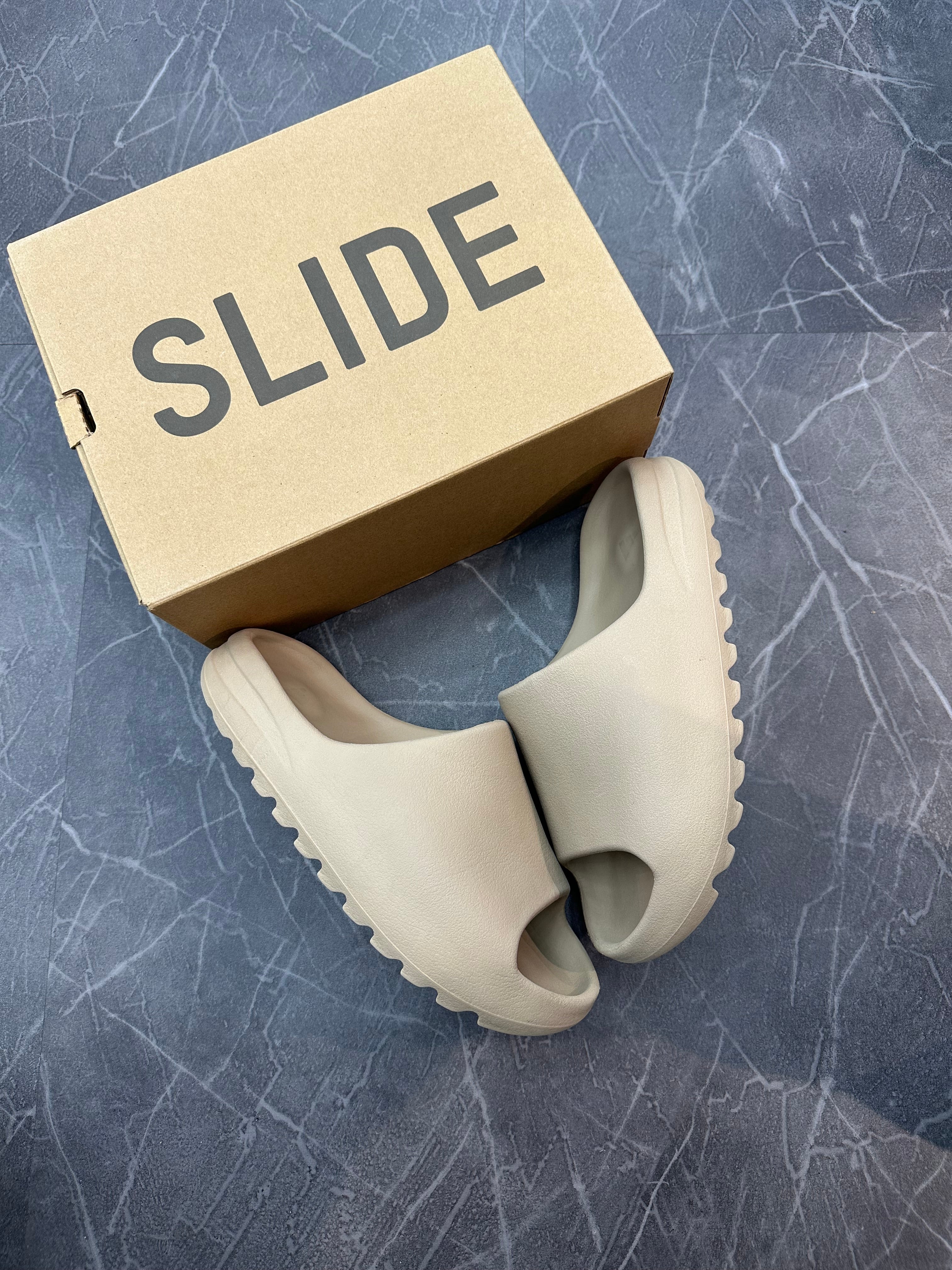 Yeezy slide “Pure”