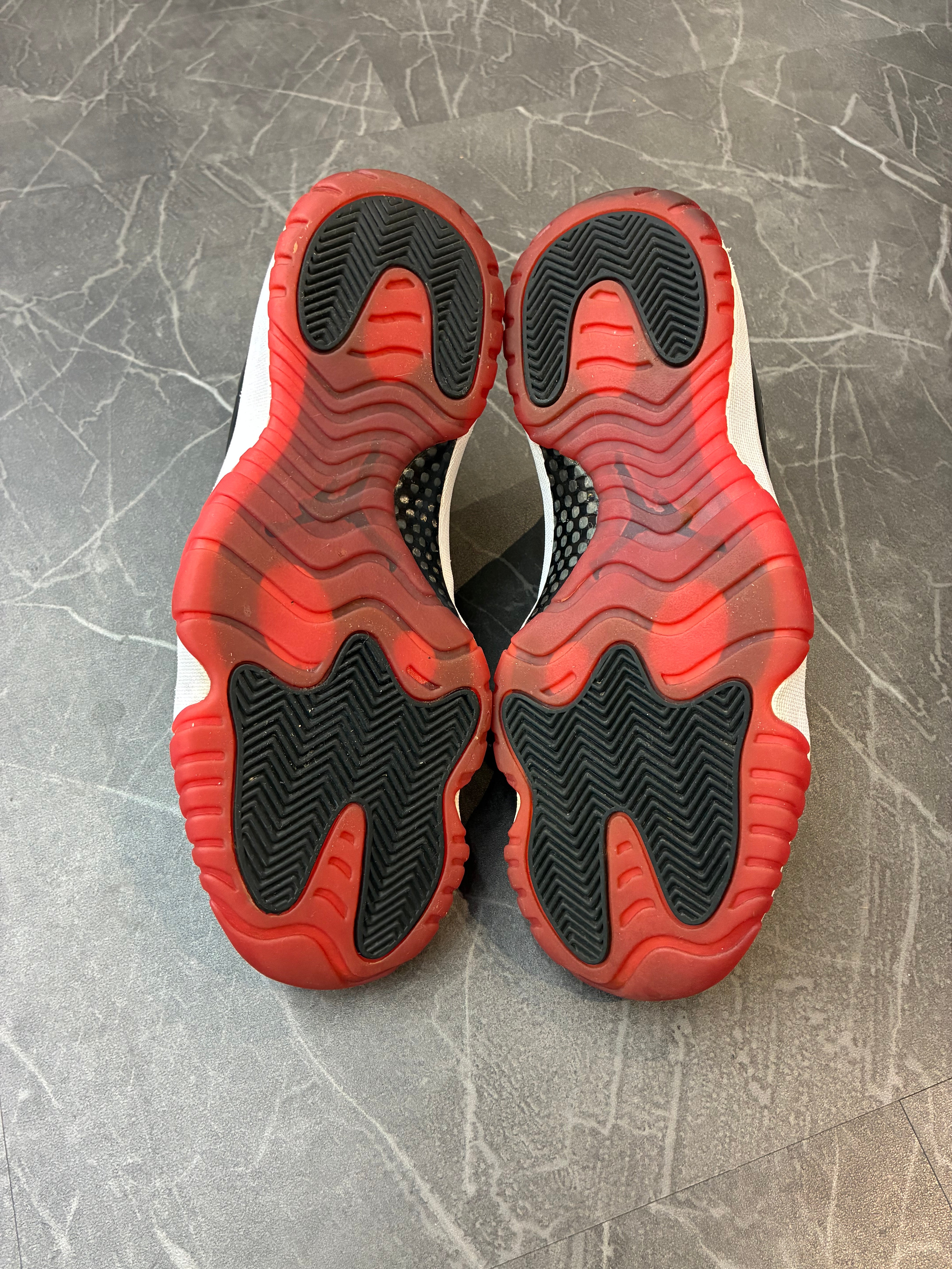 Jordan 11 Low “Bred”