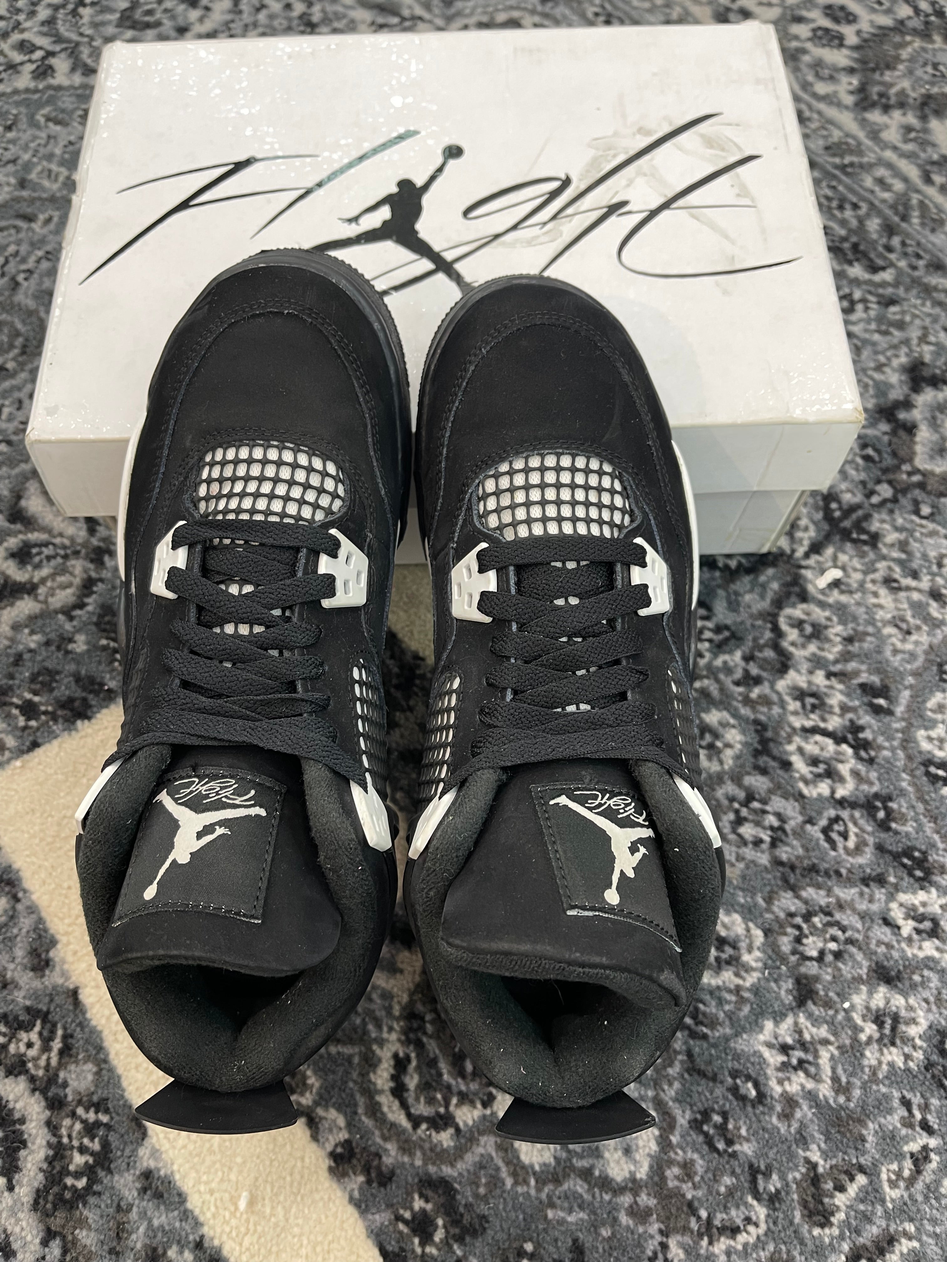 Jordan 4 “White Thunder”