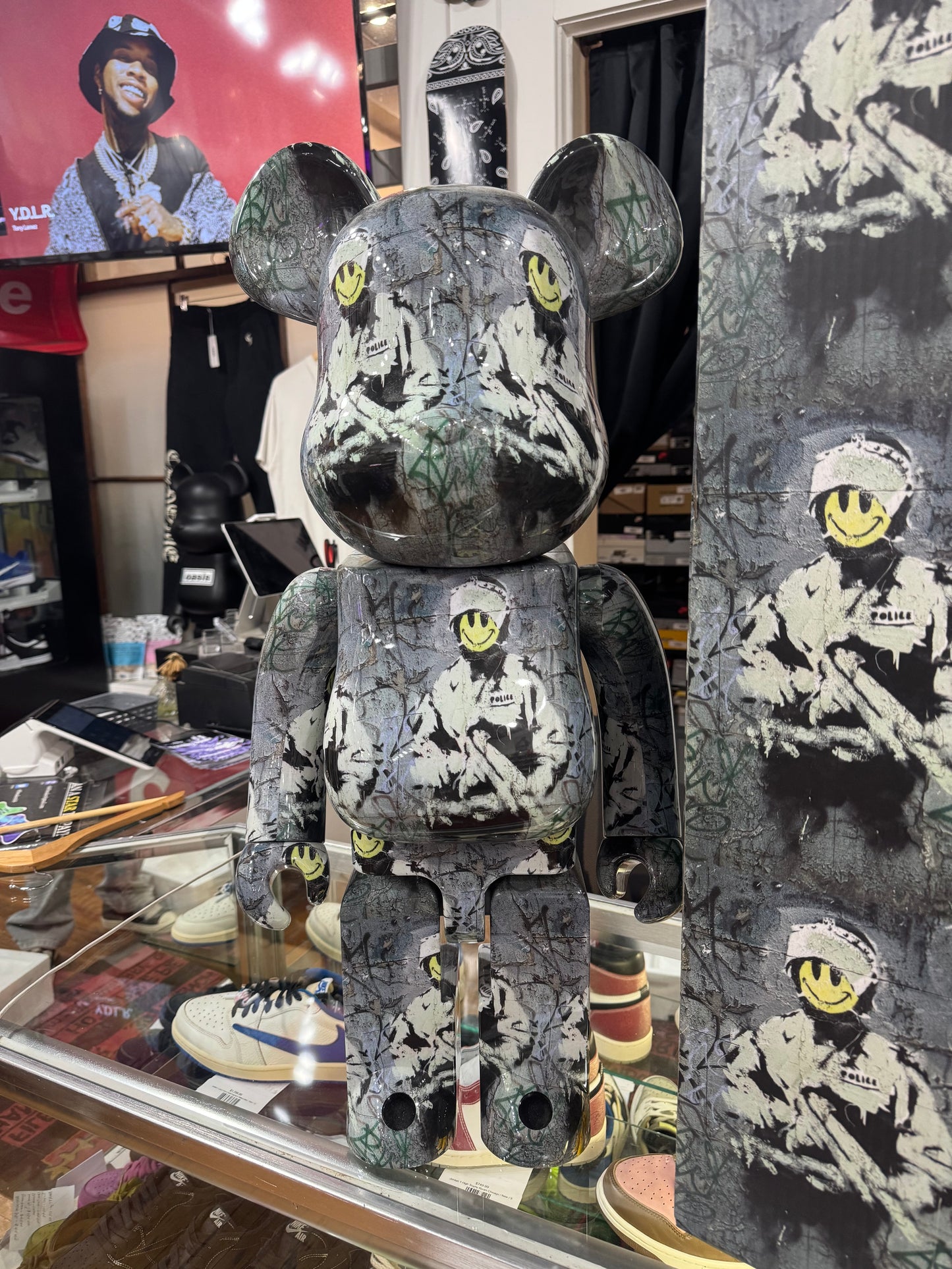 Bearbrick Riot Cop 1000%