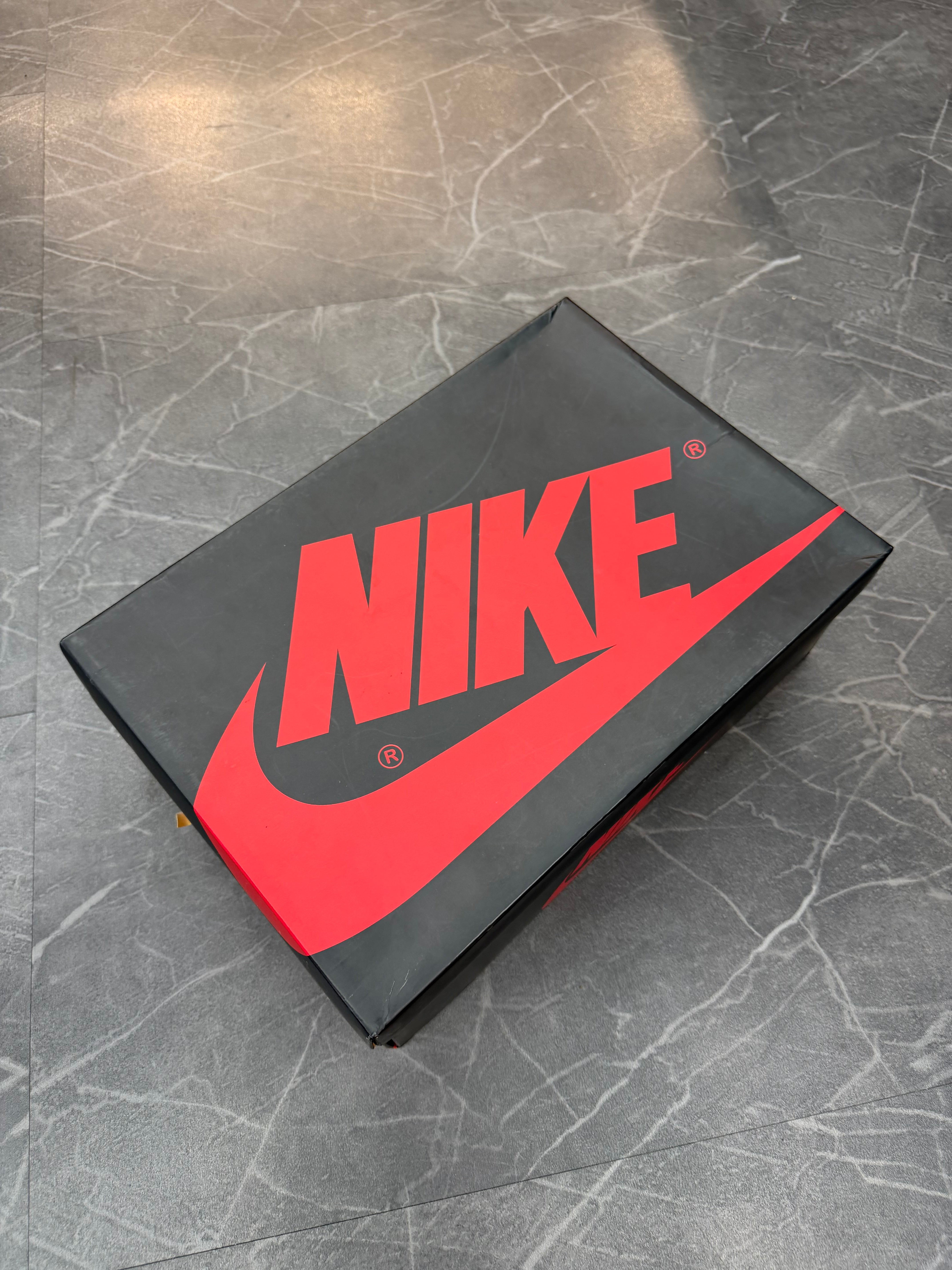 Jordan 1 High “Banned” (2016)