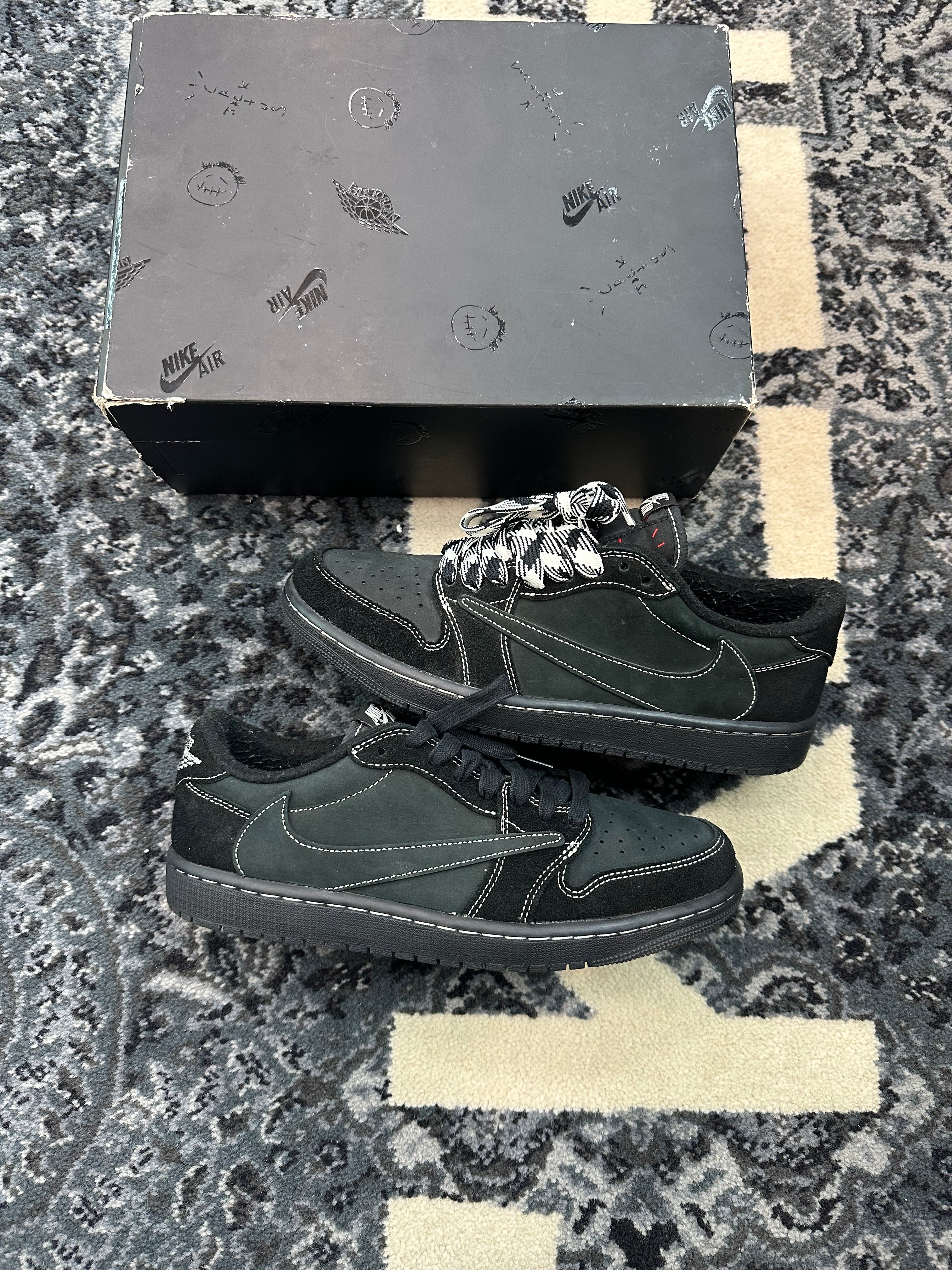 Jordan 1 Low Travis Scott “Phantom”