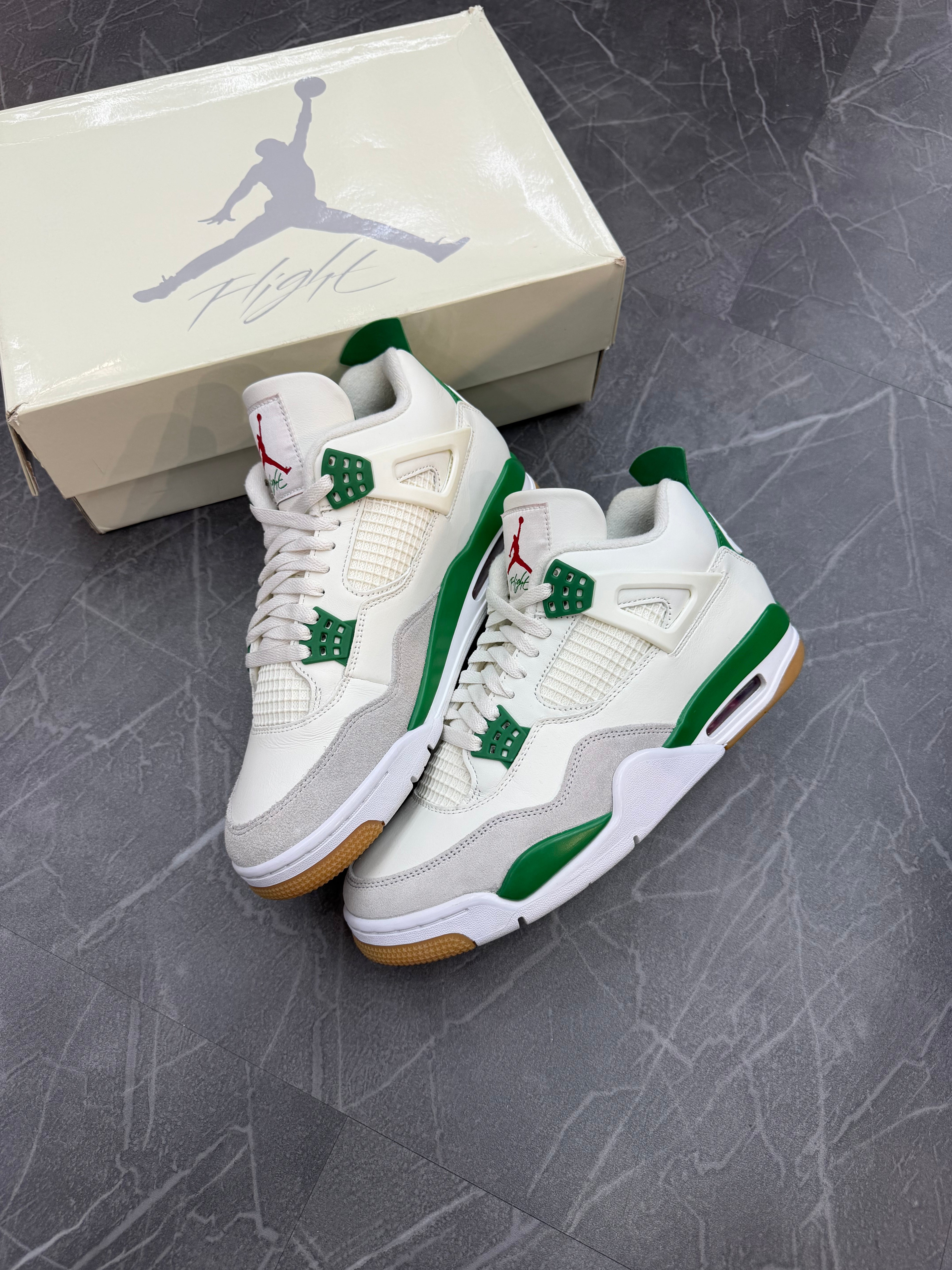 Jordan 4 SB “Pine Green”