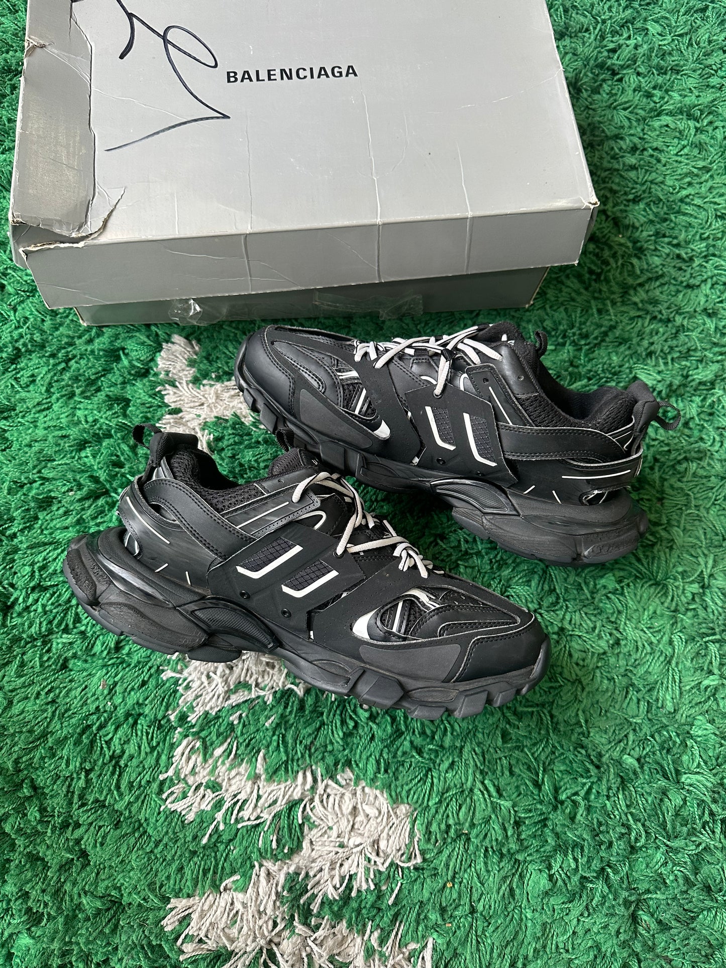 Balenciagas Track “Black White”