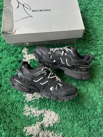 Balenciagas Track “Black White”