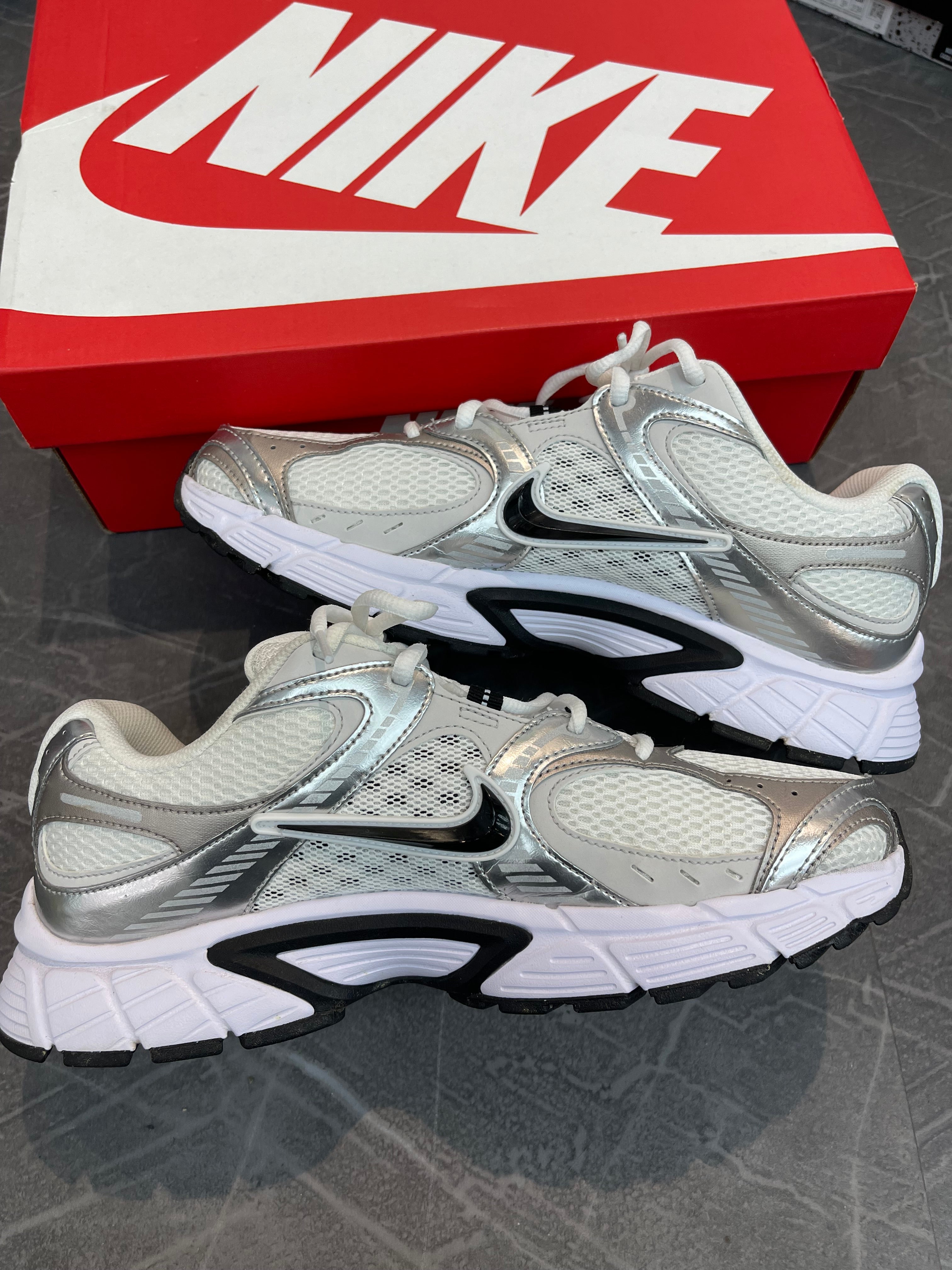 Nike V5 RNR “White Vast Grey”