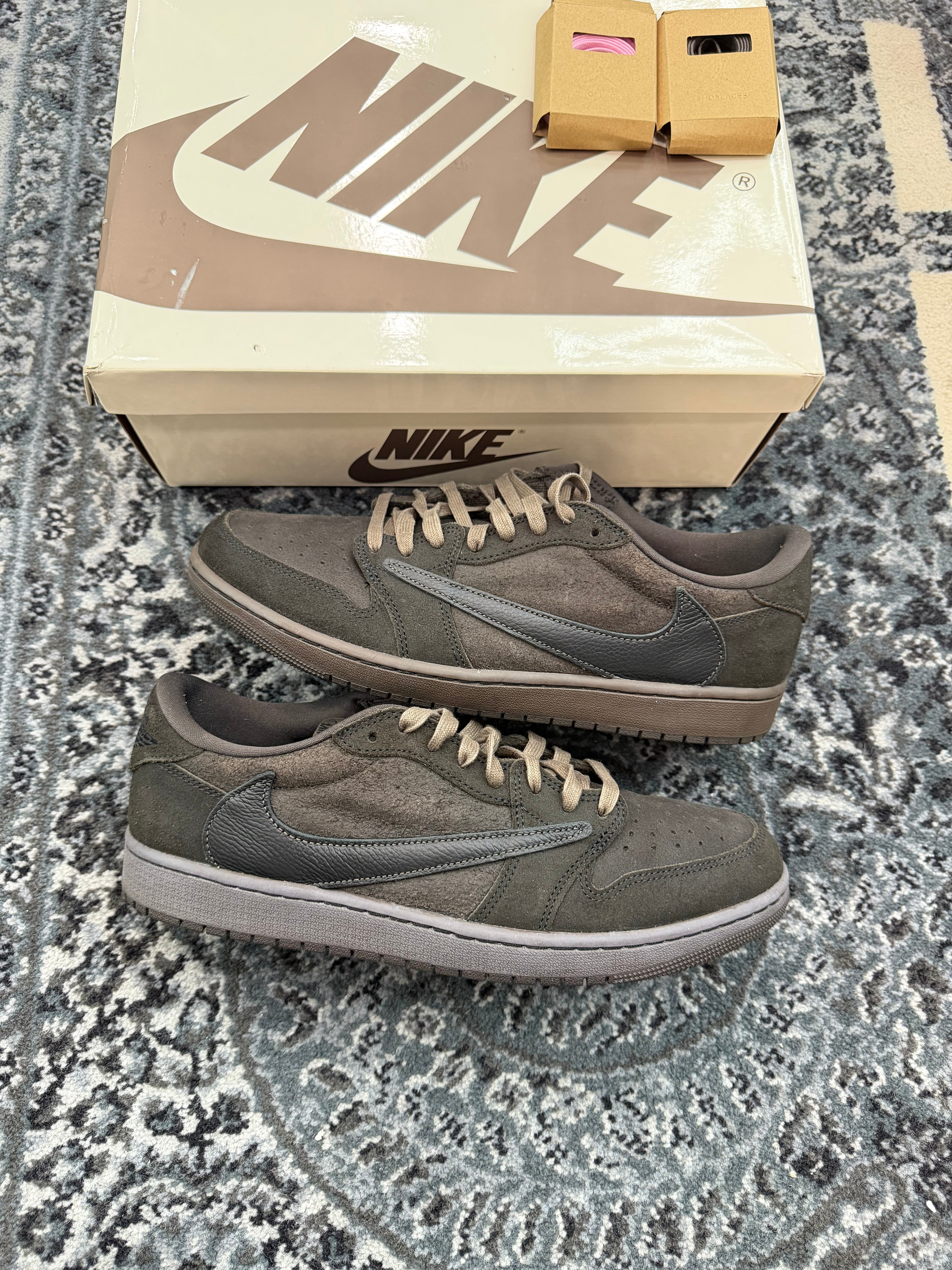 Jordan 1 Low Travis Scott “Velvet Brown”