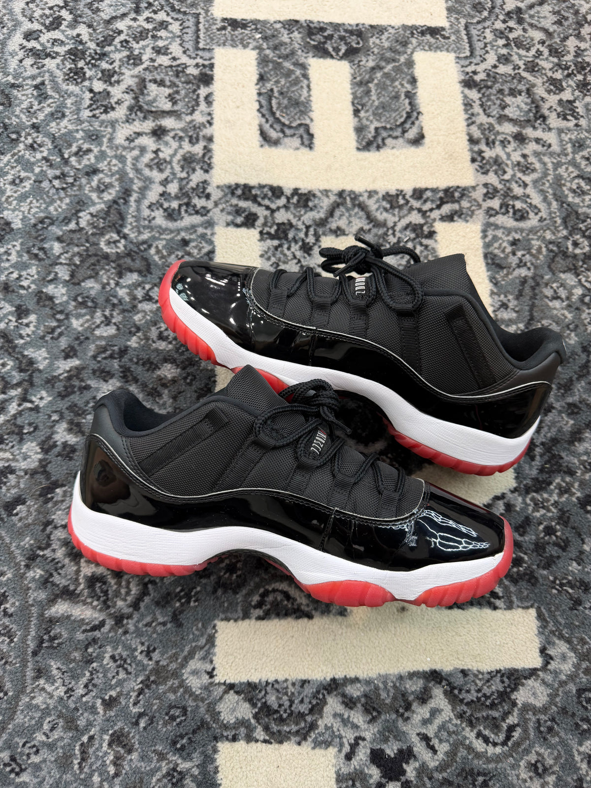 Jordan 11 Low “Bred”