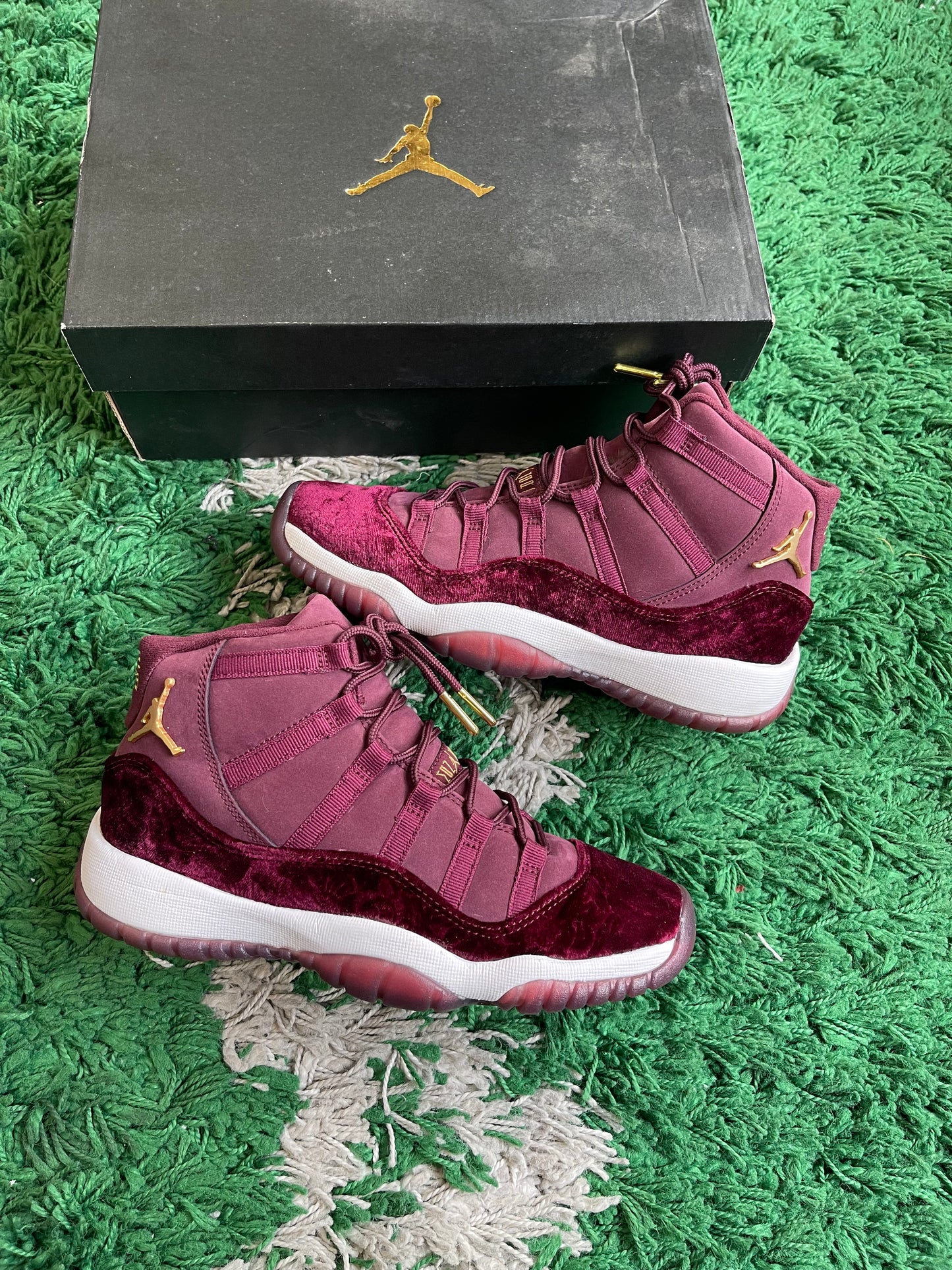 Jordan 11 “Heiress Night Maroon”