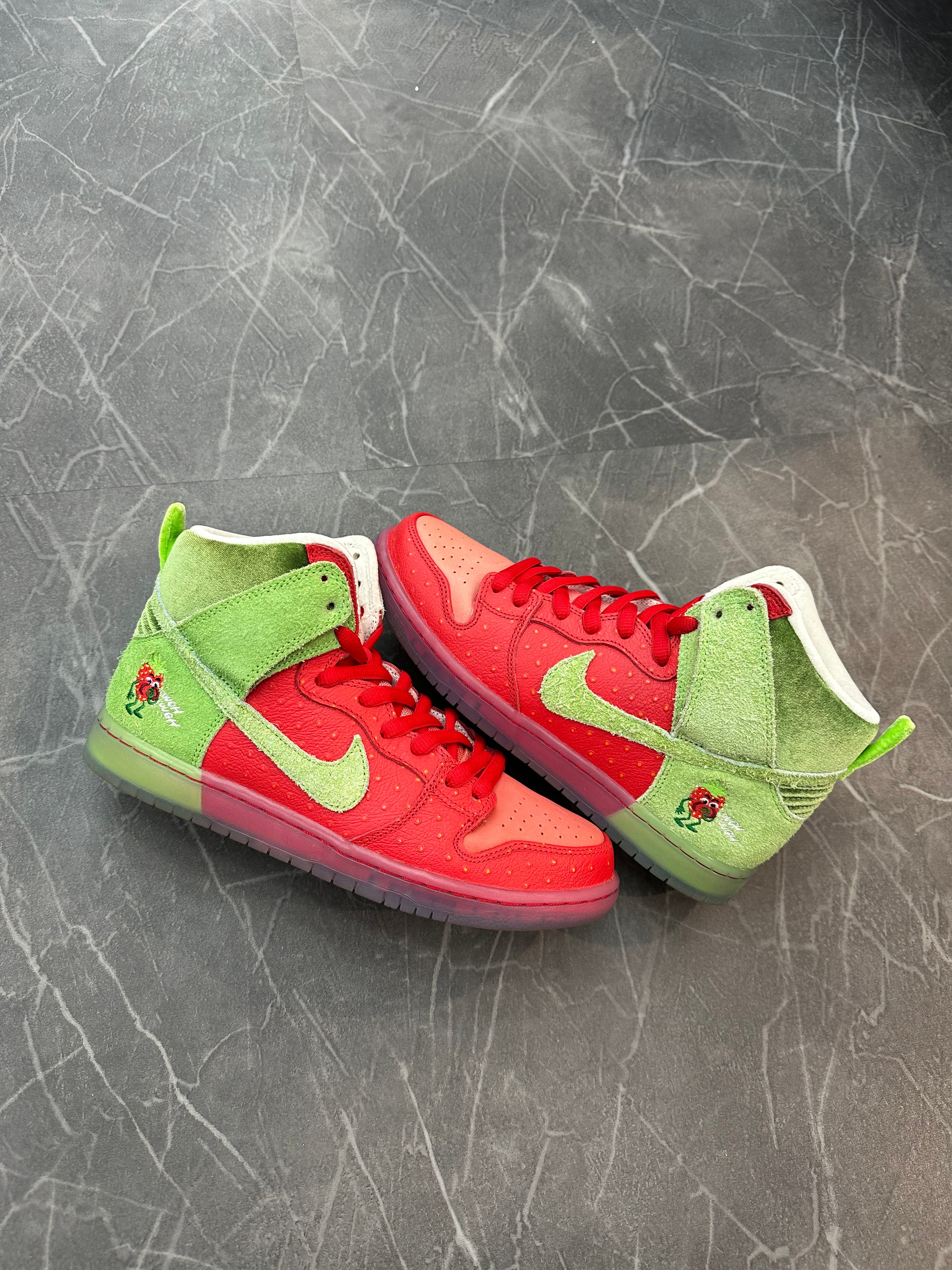 Nike SB Dunk High “Strawberry Cough”
