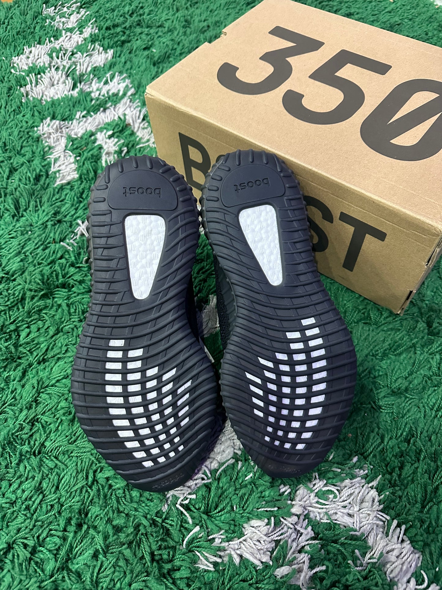 Yeezy Boost 350 “Dazzling Blue”