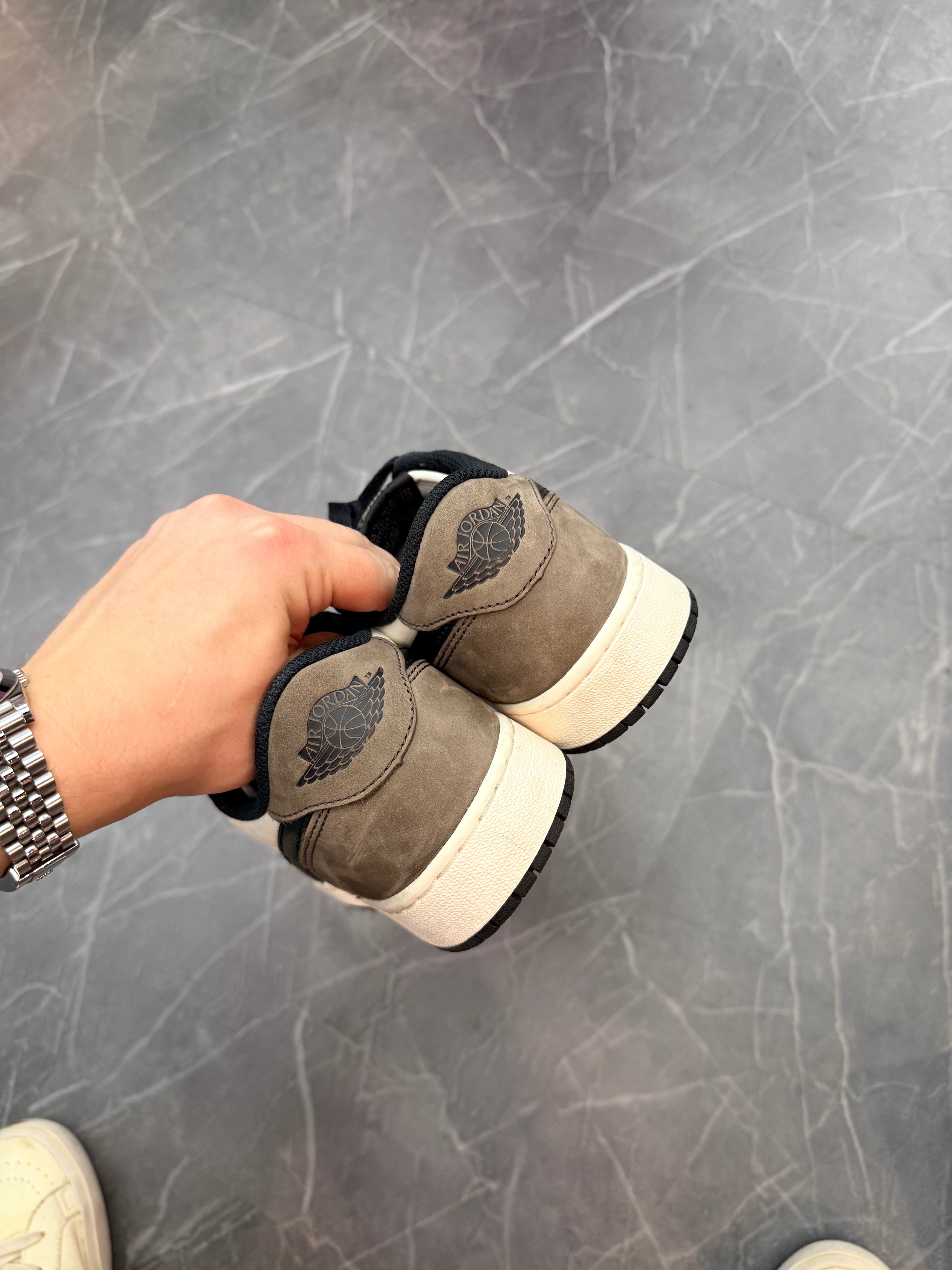 Jordan 1 Low “Mocha”