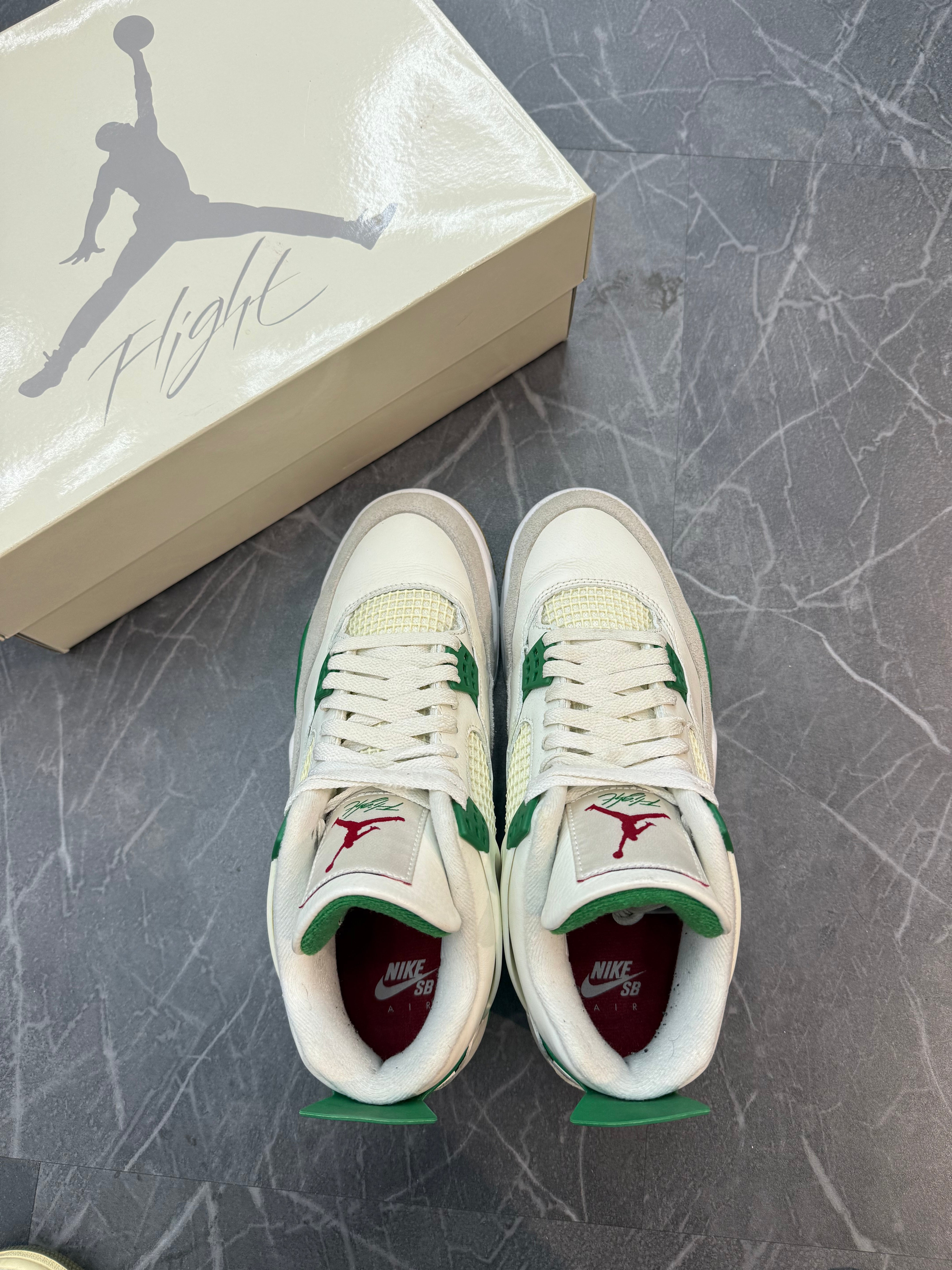Jordan 4 SB “Pine Green”