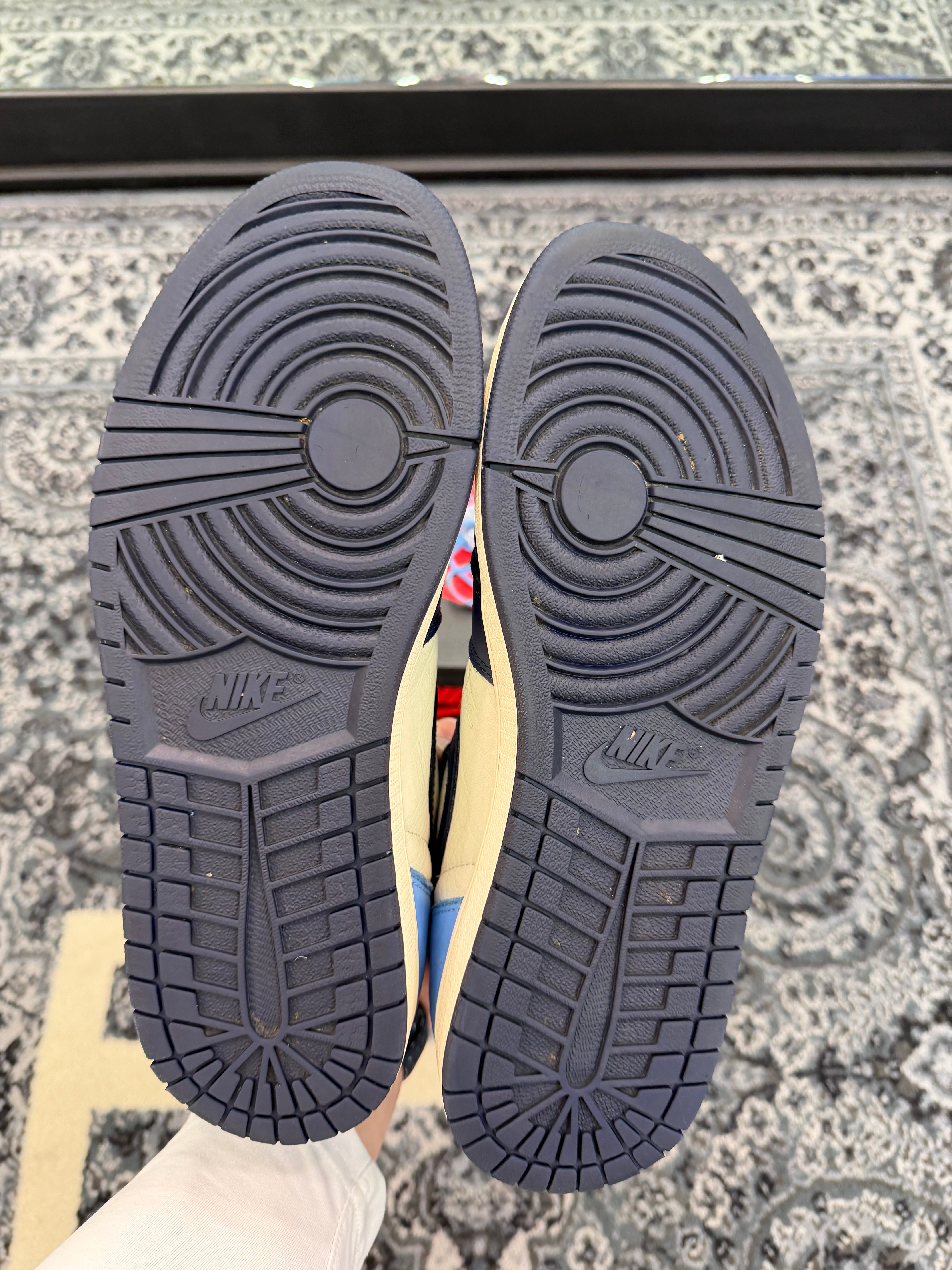 Jordan 1 High “Obsidian”