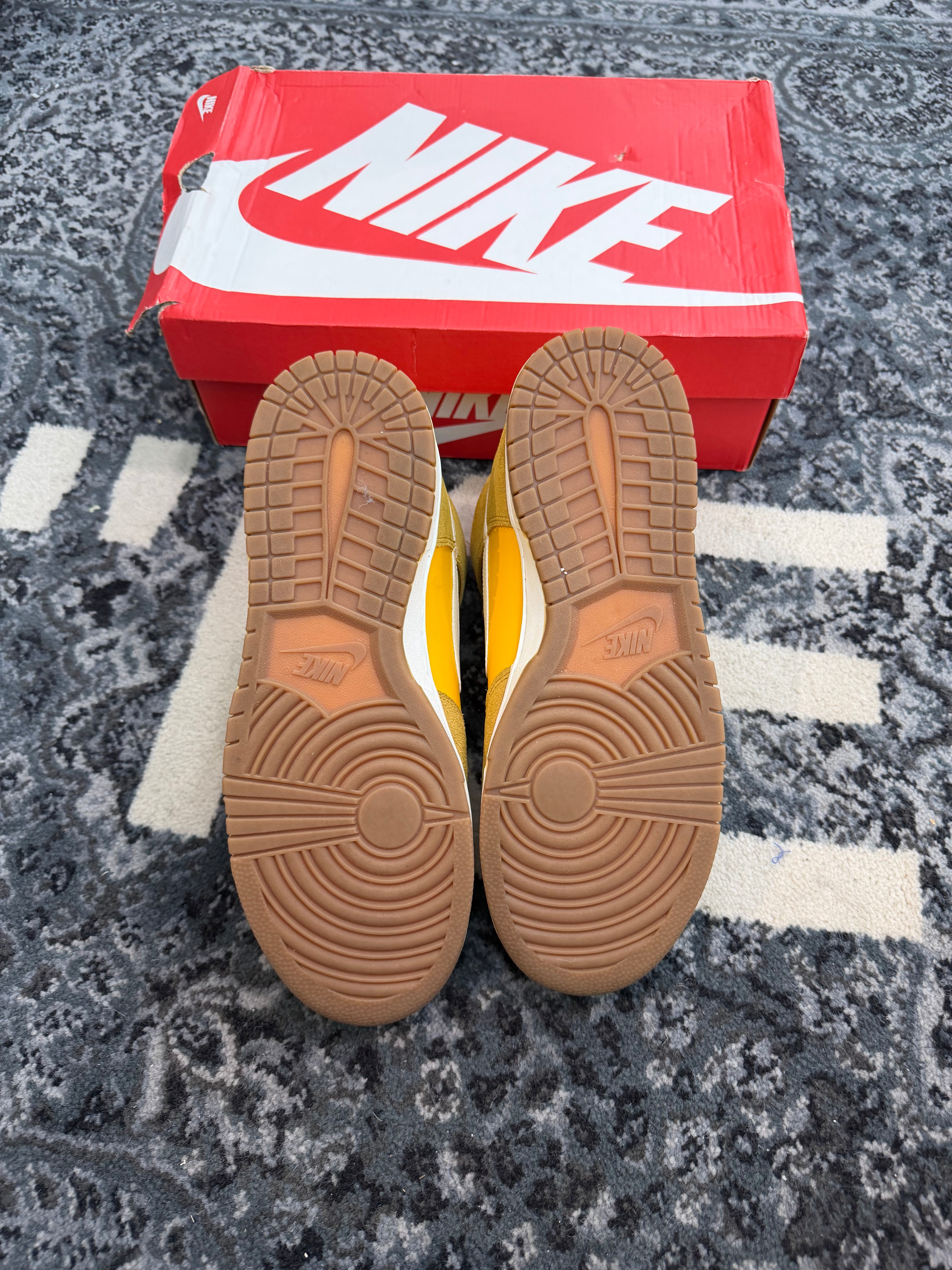 Nike Dunk High “First Use University Gold”