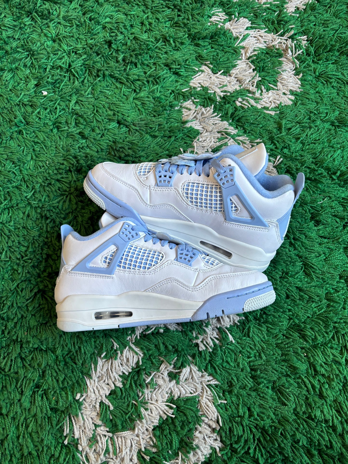 Jordan 4 “Forget Me Not”
