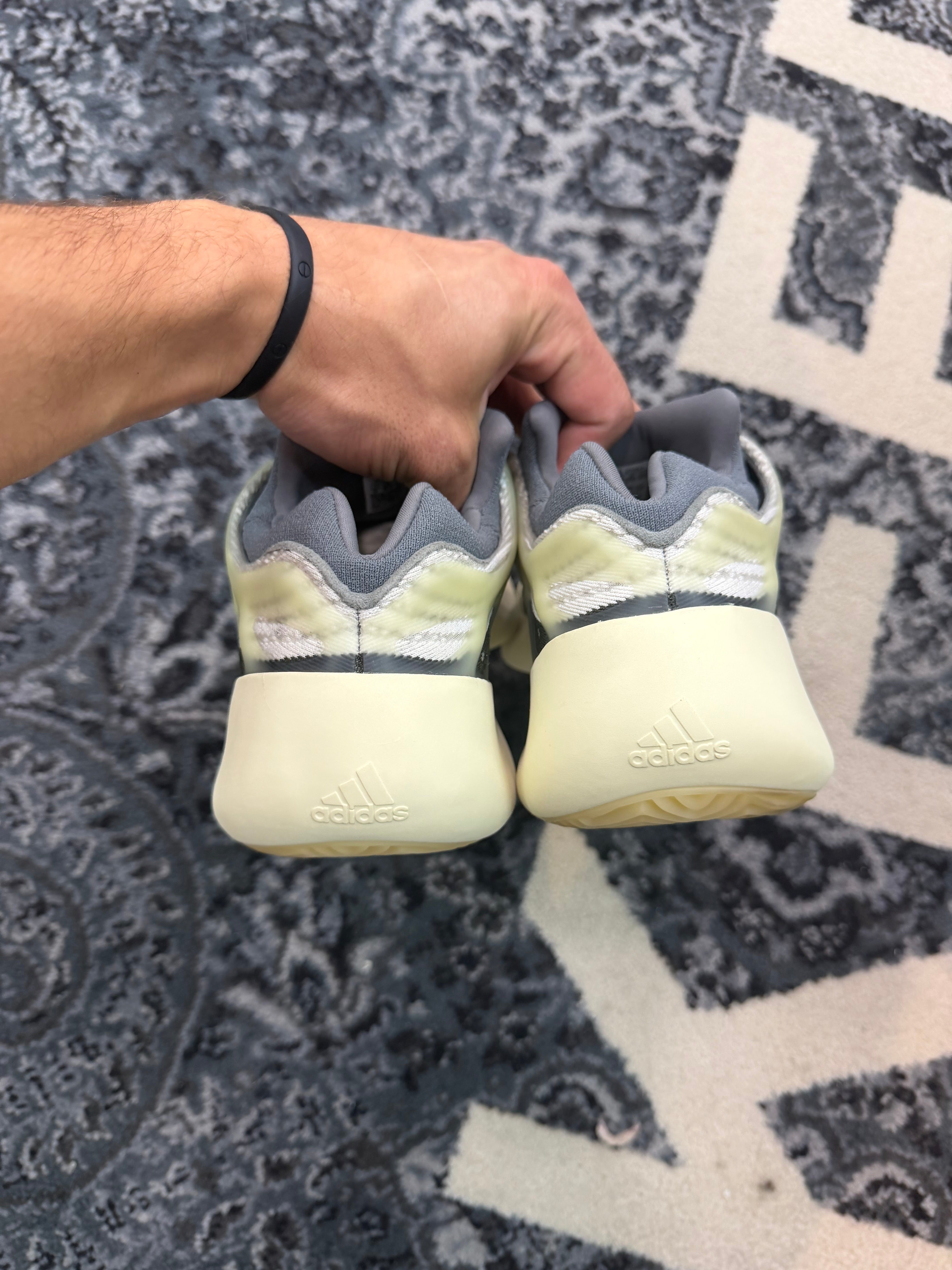 Yeezy 700 “Fade Salt”