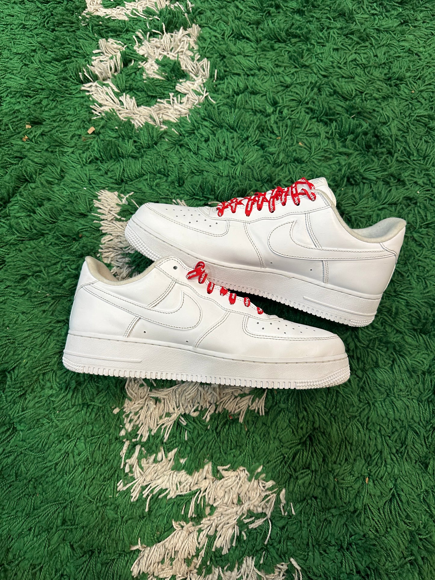 Nike Air Force 1 Low Whitw “Supreme”