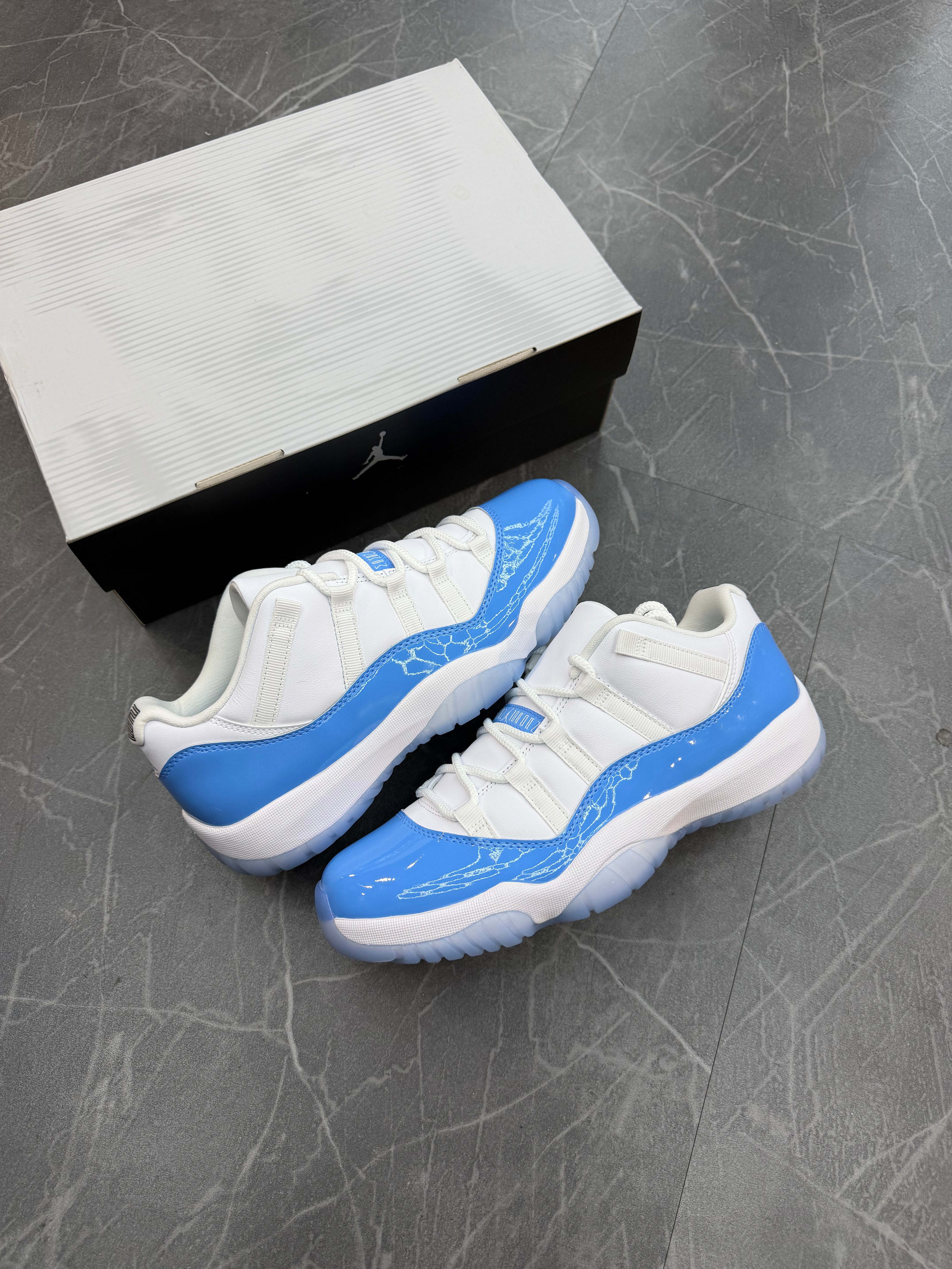 Jordan 11 Low “UNC”
