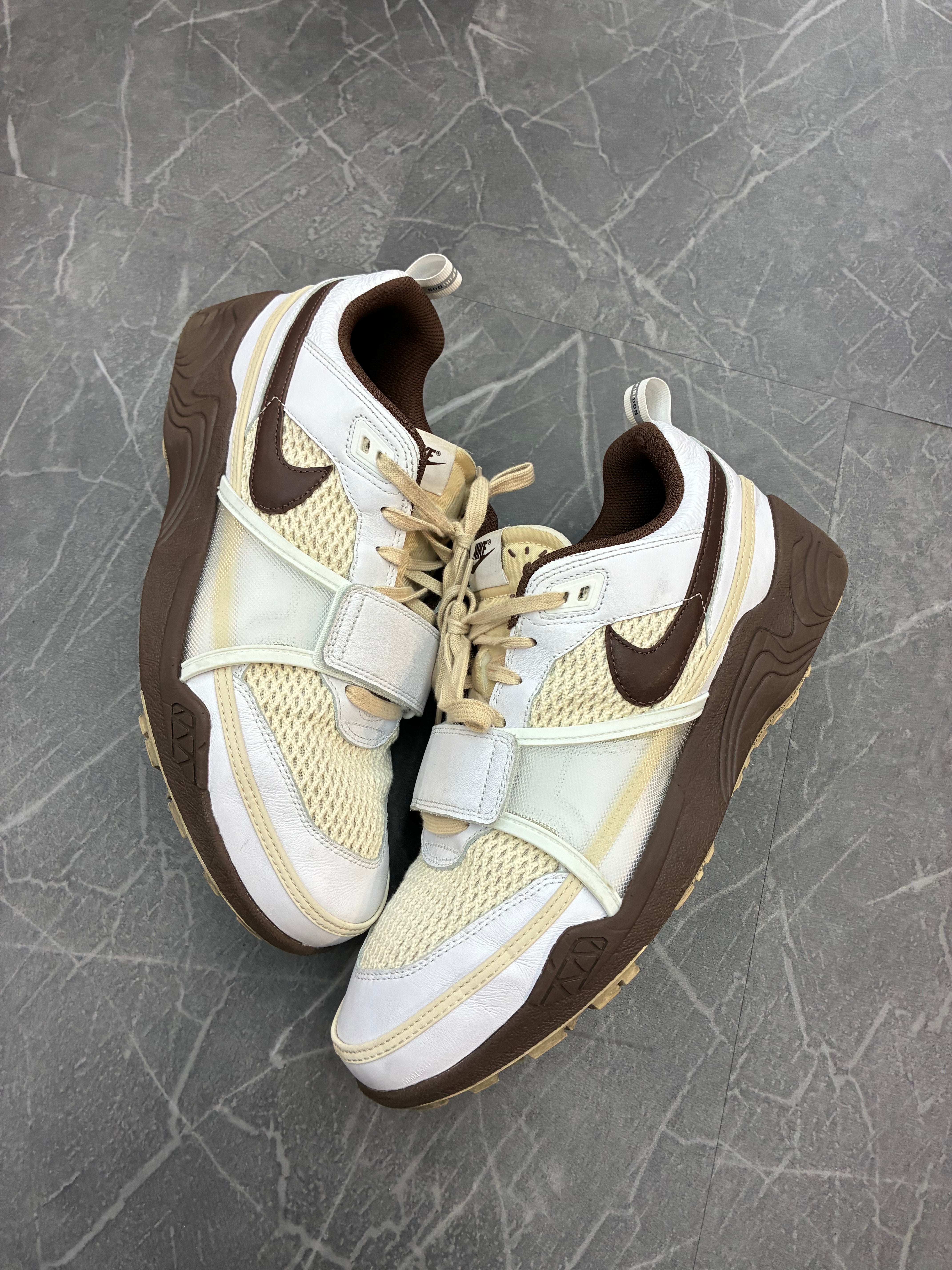 Travis Scott Zoom Field Jaxx “Light Chocolate”
