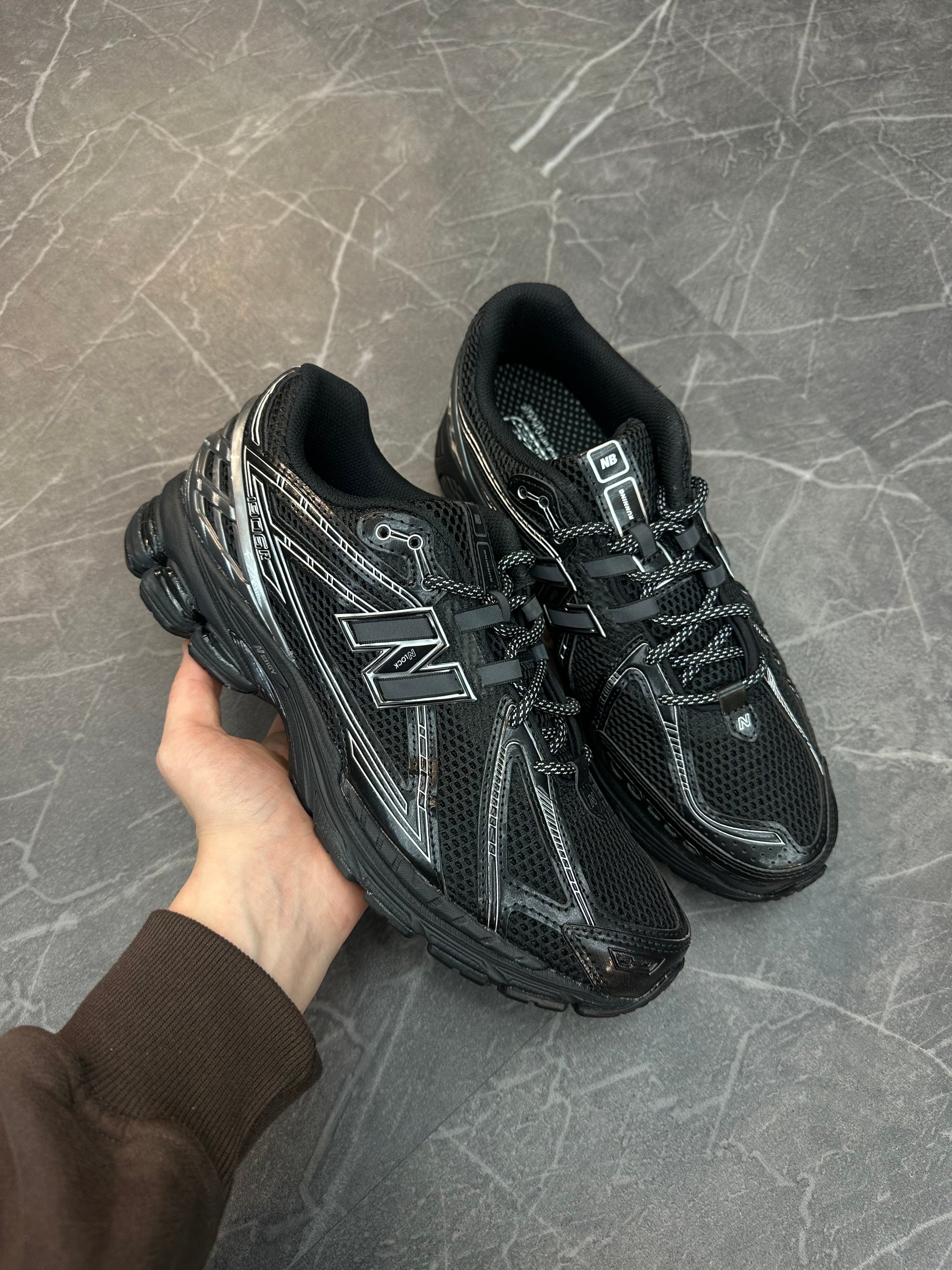 New Balance 1906R “Black Silver”