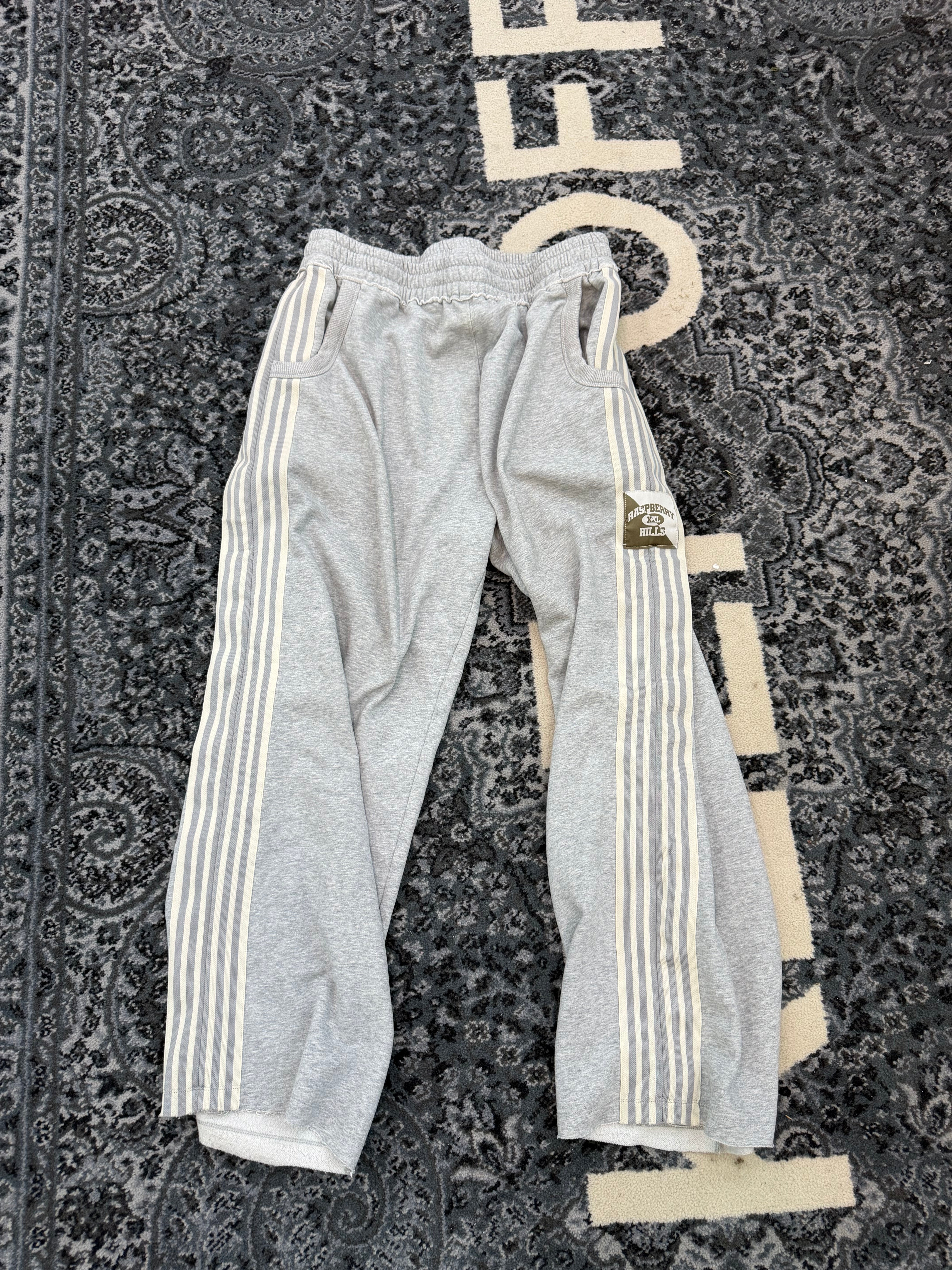 Raspberry Hills Sweatpants “Grey”