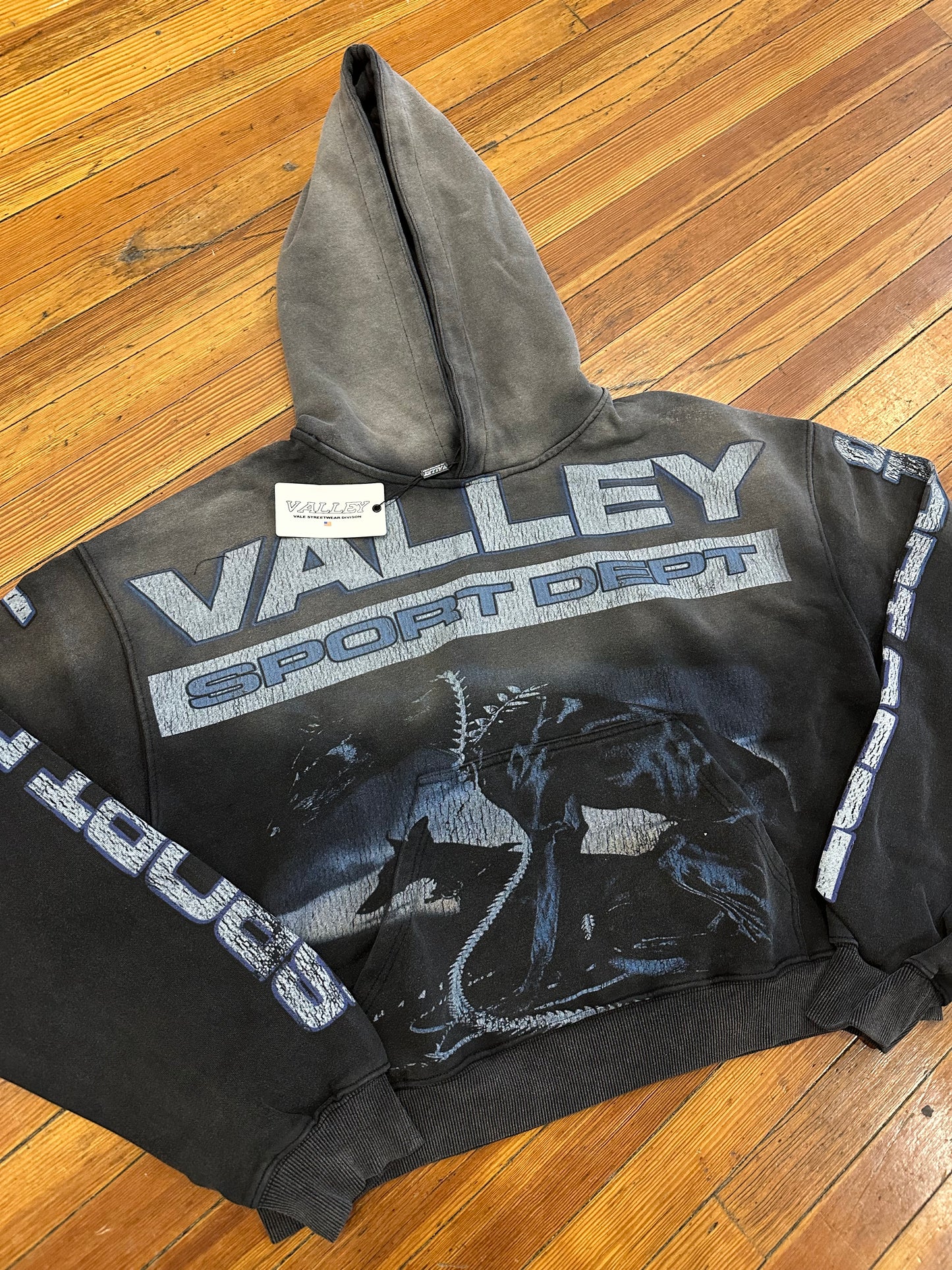 Vale Forever Watchdog Pullover