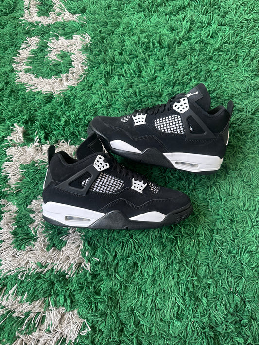 Jordan 4 “White Thunder”