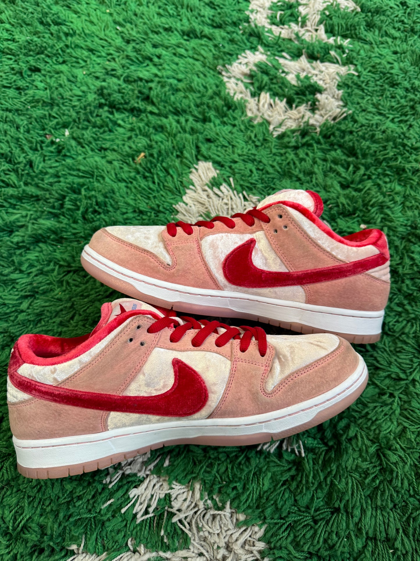 Nike Dunk Low SB “Strange Love”