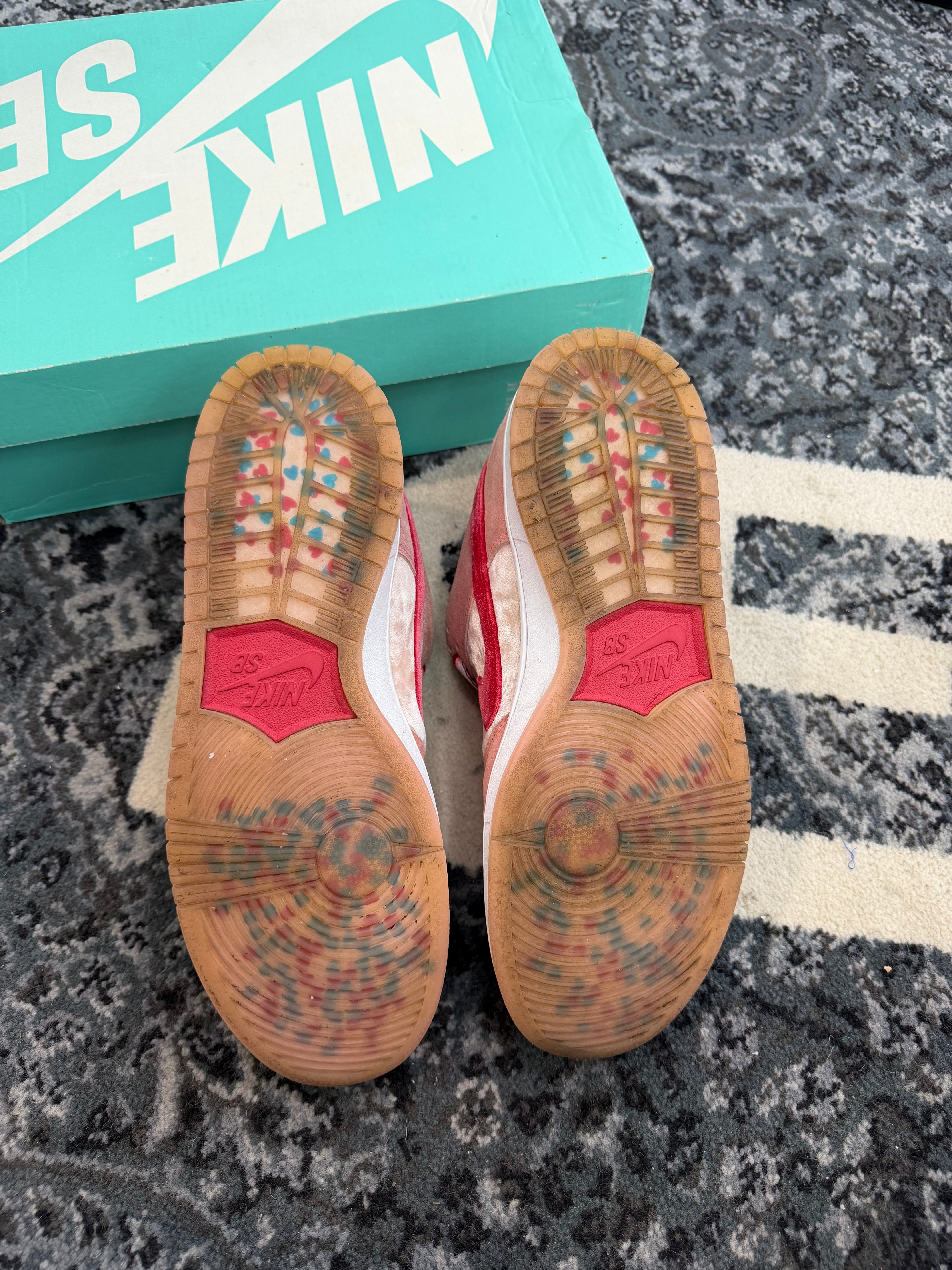 Nike SB Dunk Low “Strange Love”