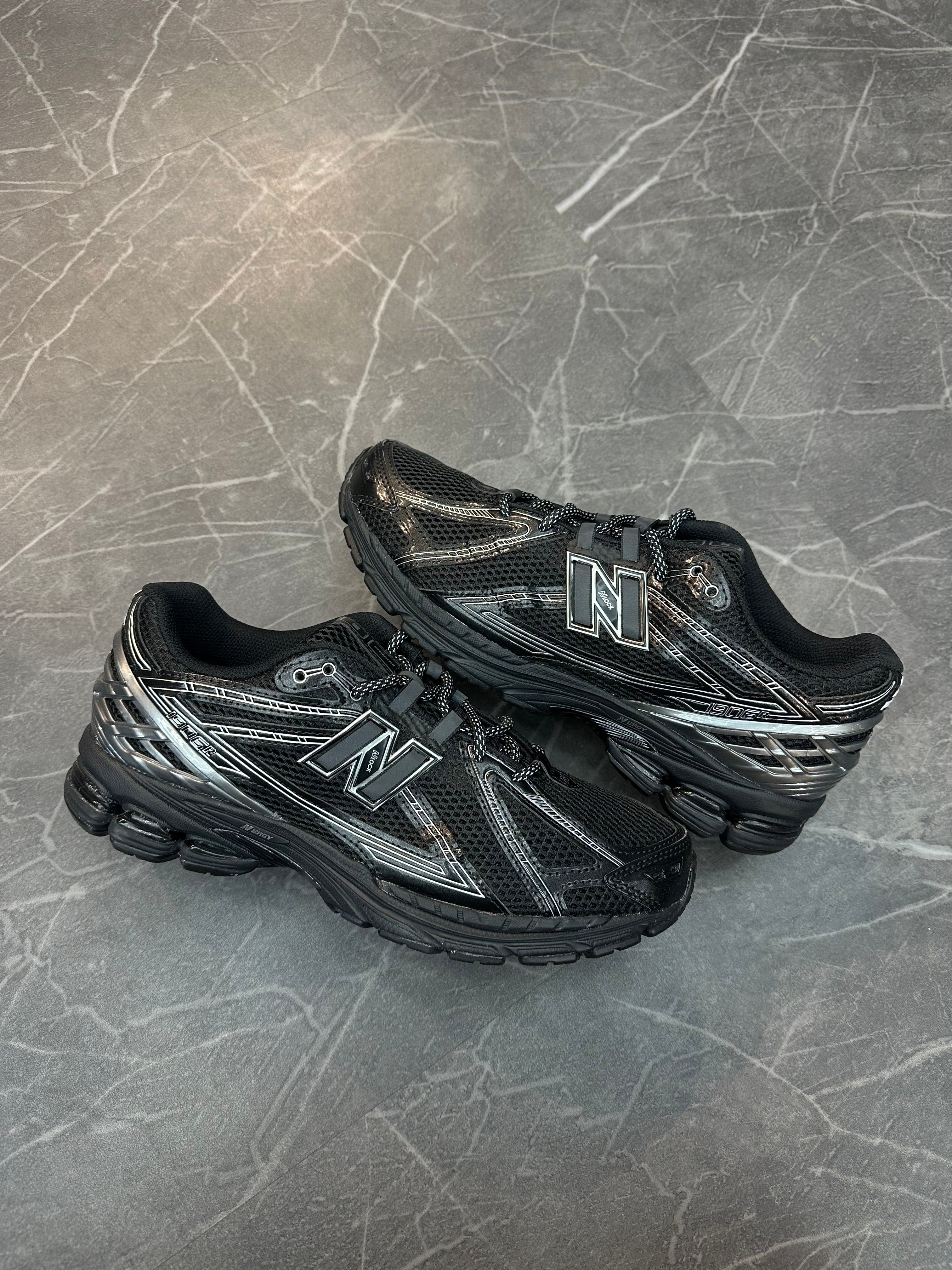 New Balance 1906R “Black Silver”