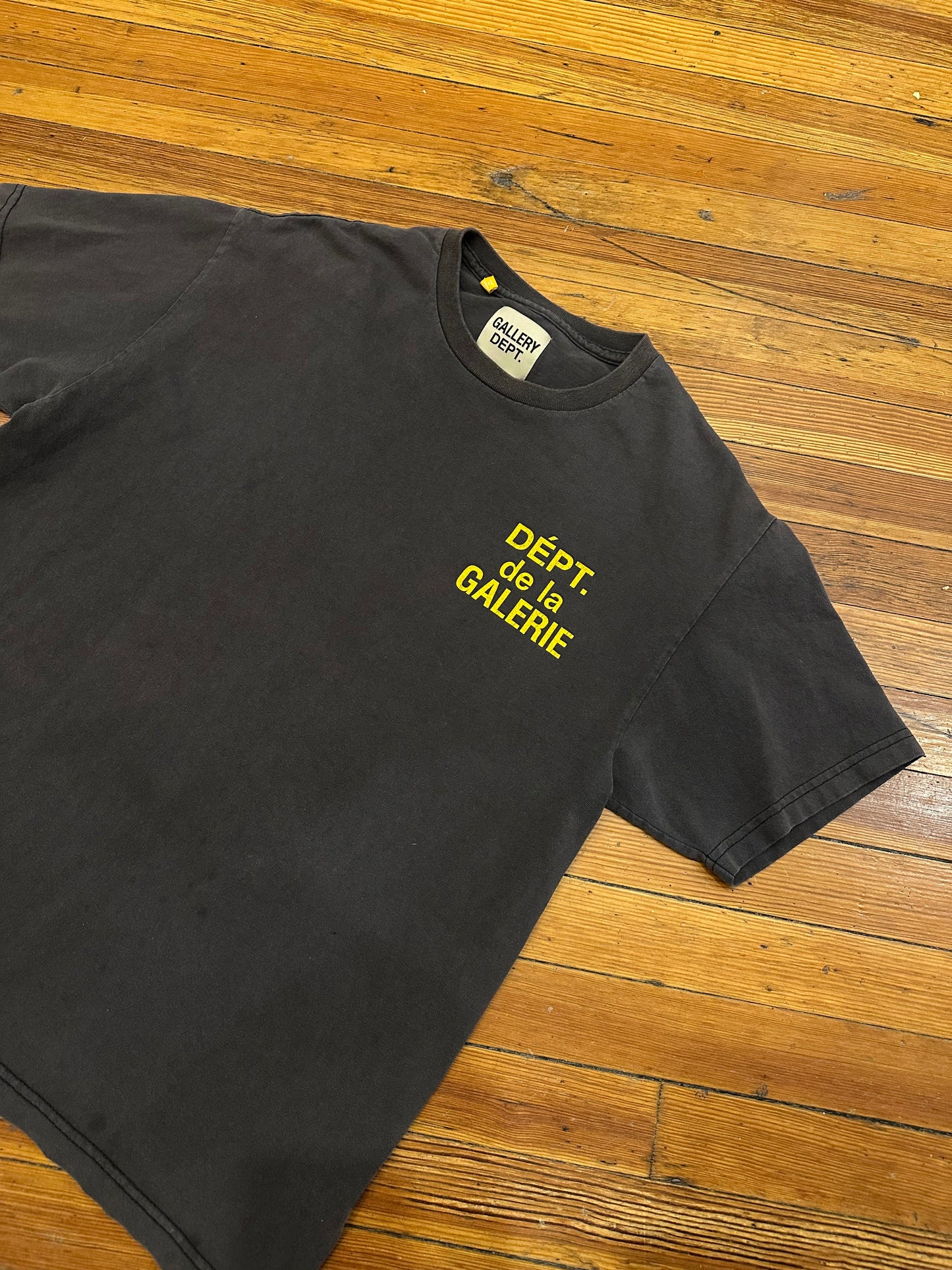 Gallery Dept Tee “Charcoal / Yellow”