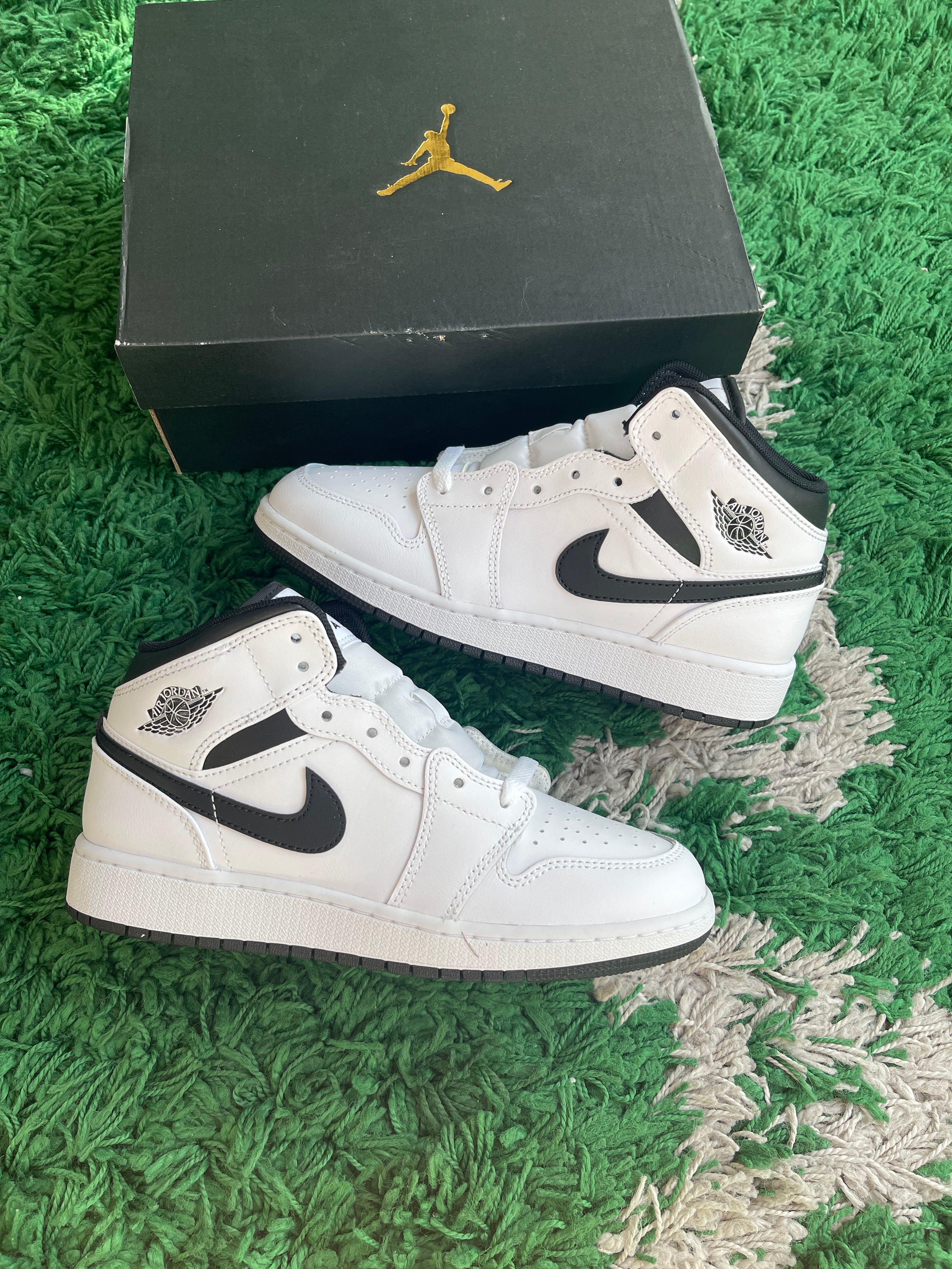 ふ*ろ様 Nike Air Jordan 1 Reverse Panda 29c Jordan 1 Mid “Reverse Panda”